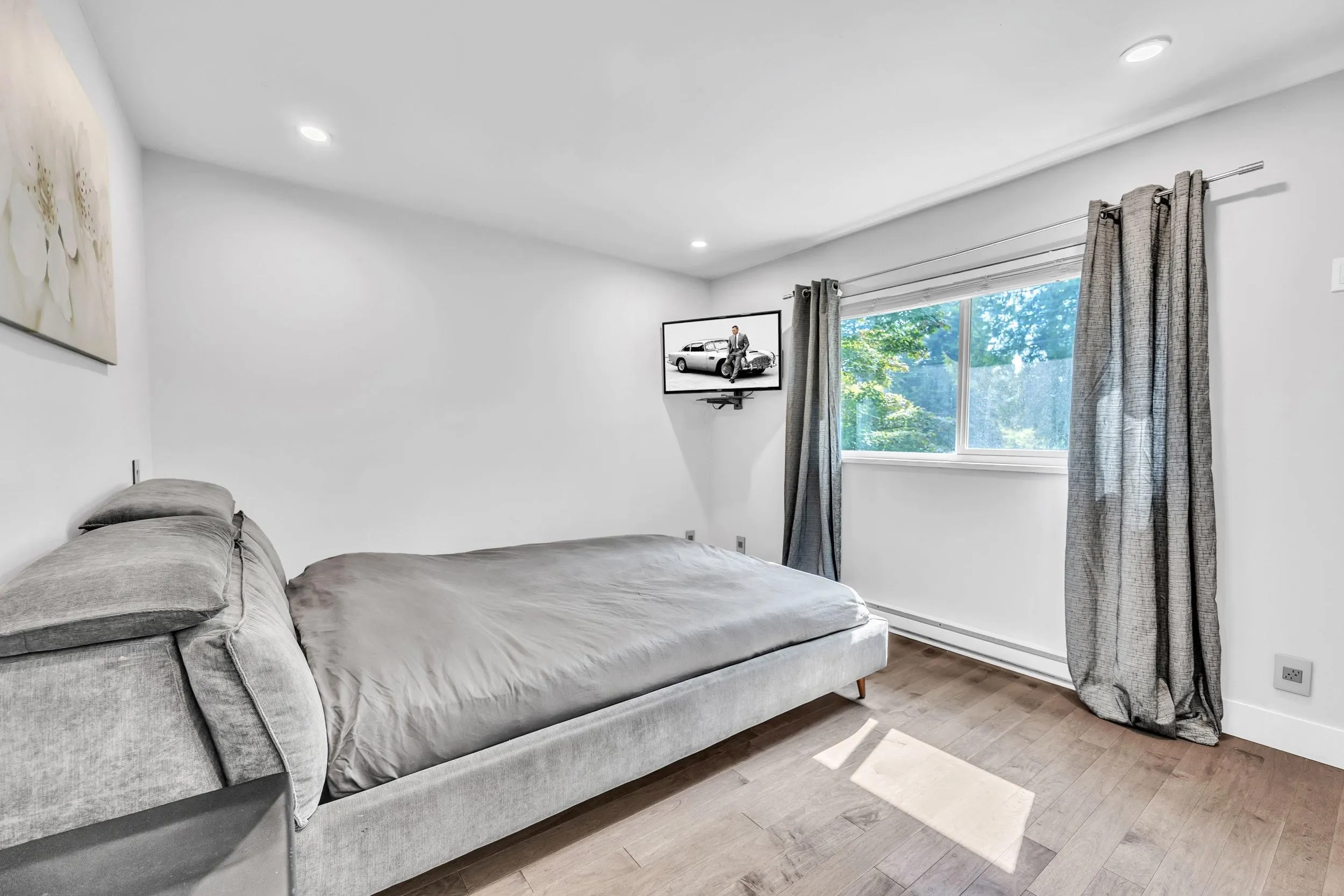 1176 W 23rd Street