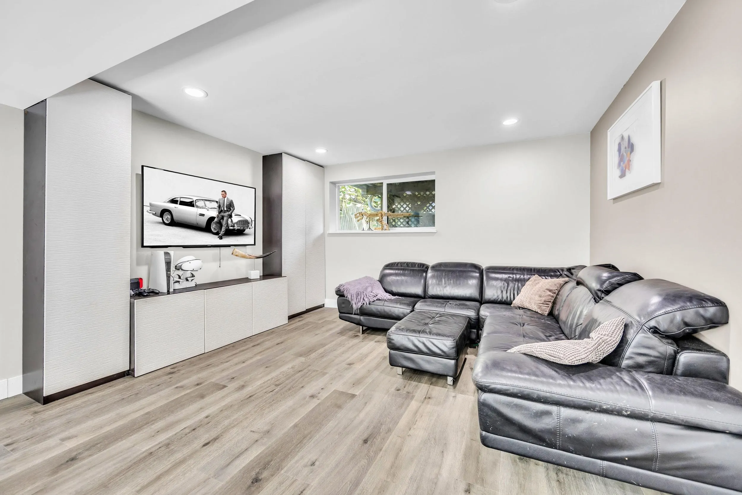 1176 W 23rd Street