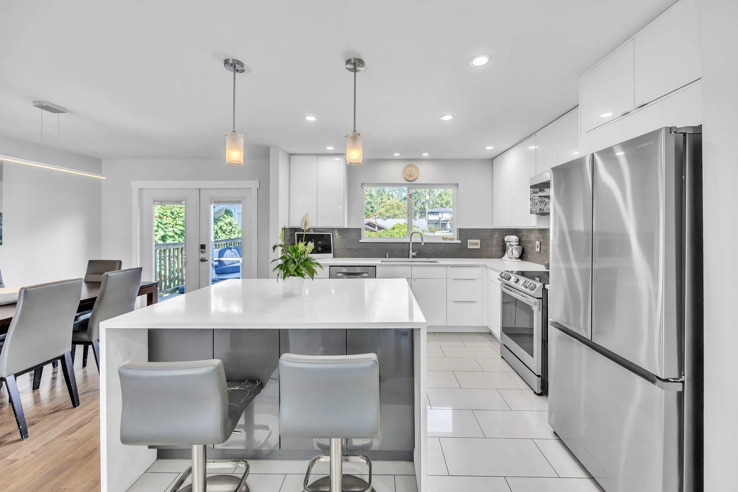 1176 W 23rd Street