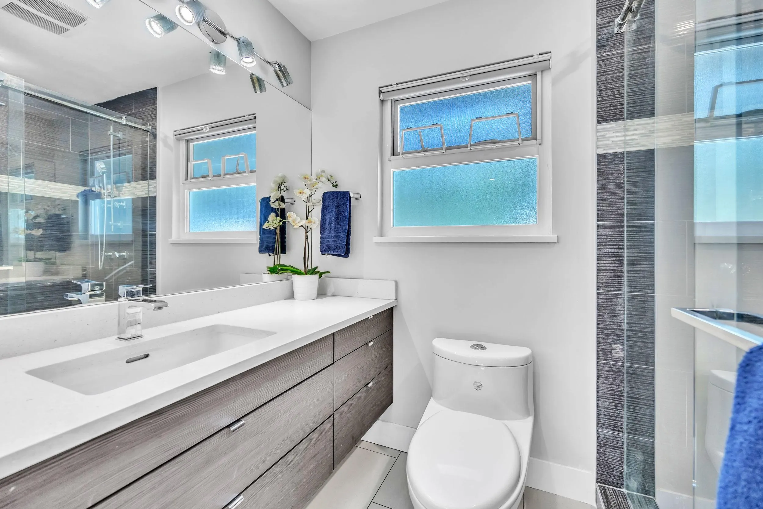 1176 W 23rd Street