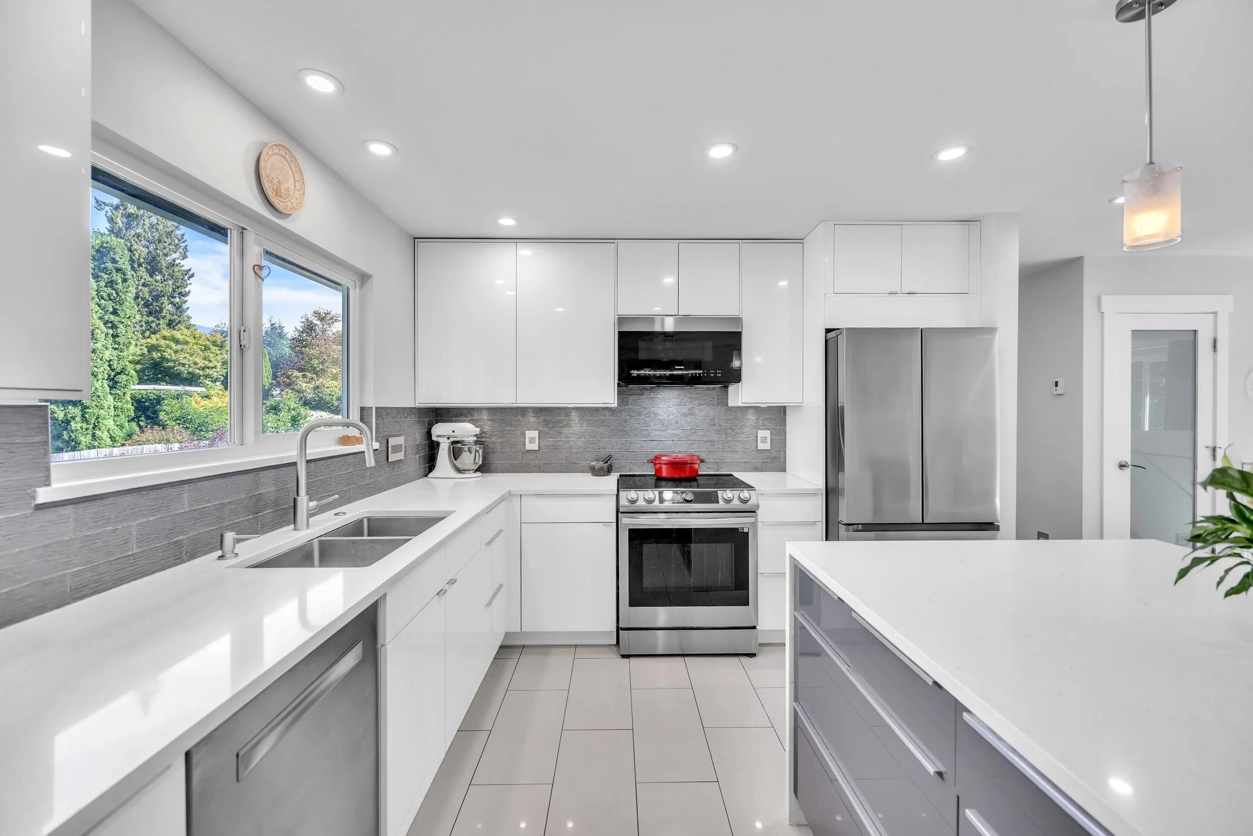 1176 W 23rd Street