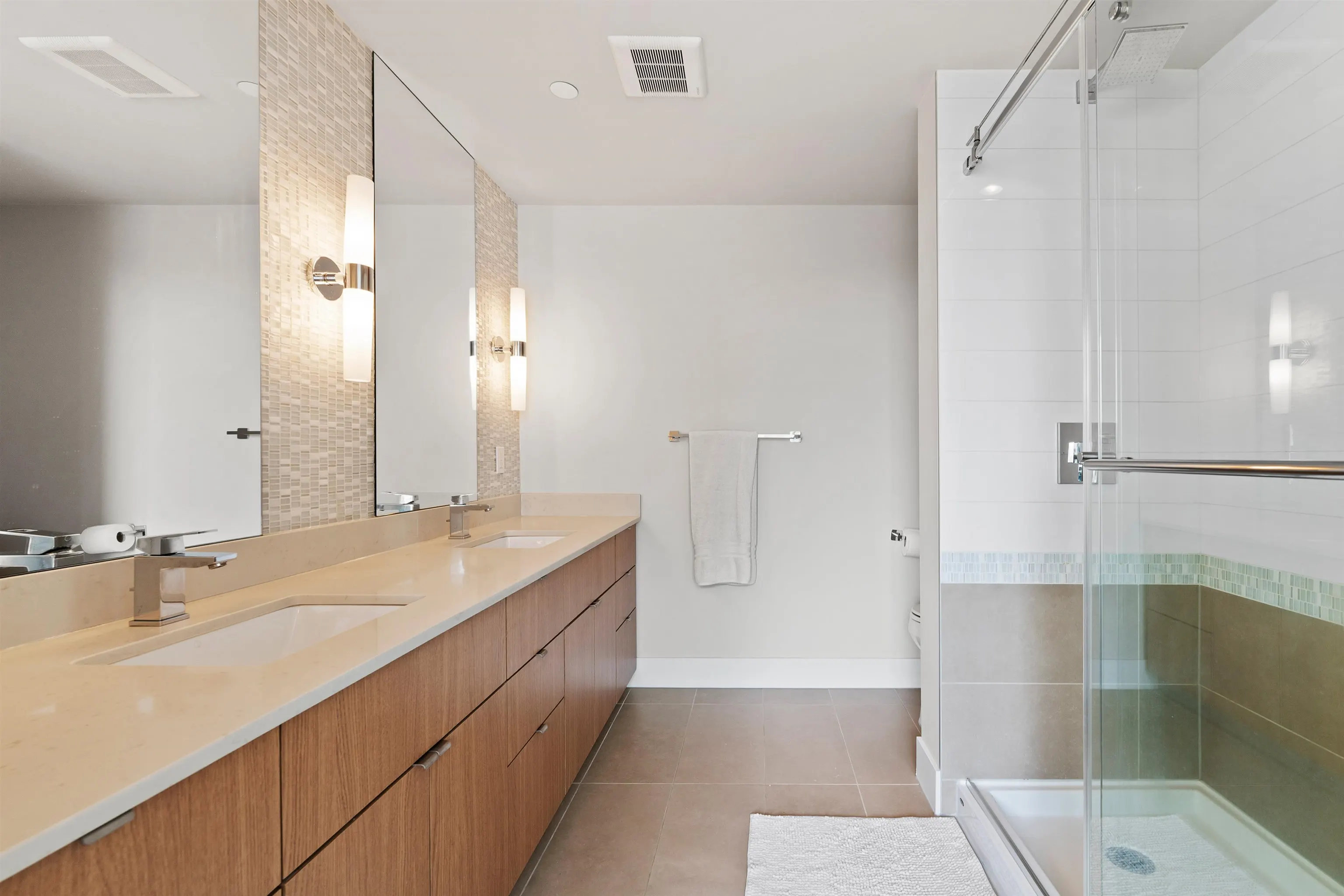 907 159 W 2nd Avenue