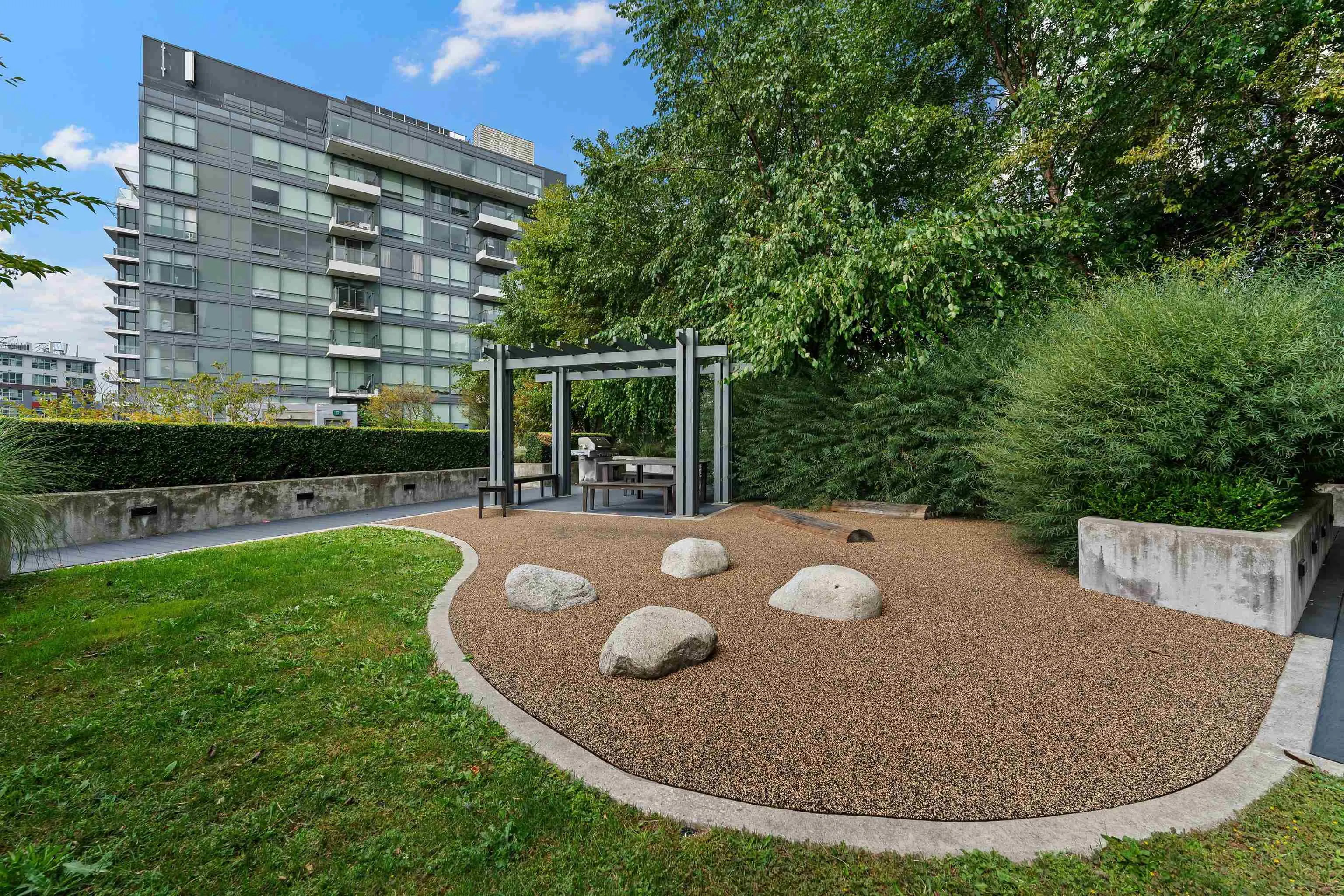 907 159 W 2nd Avenue