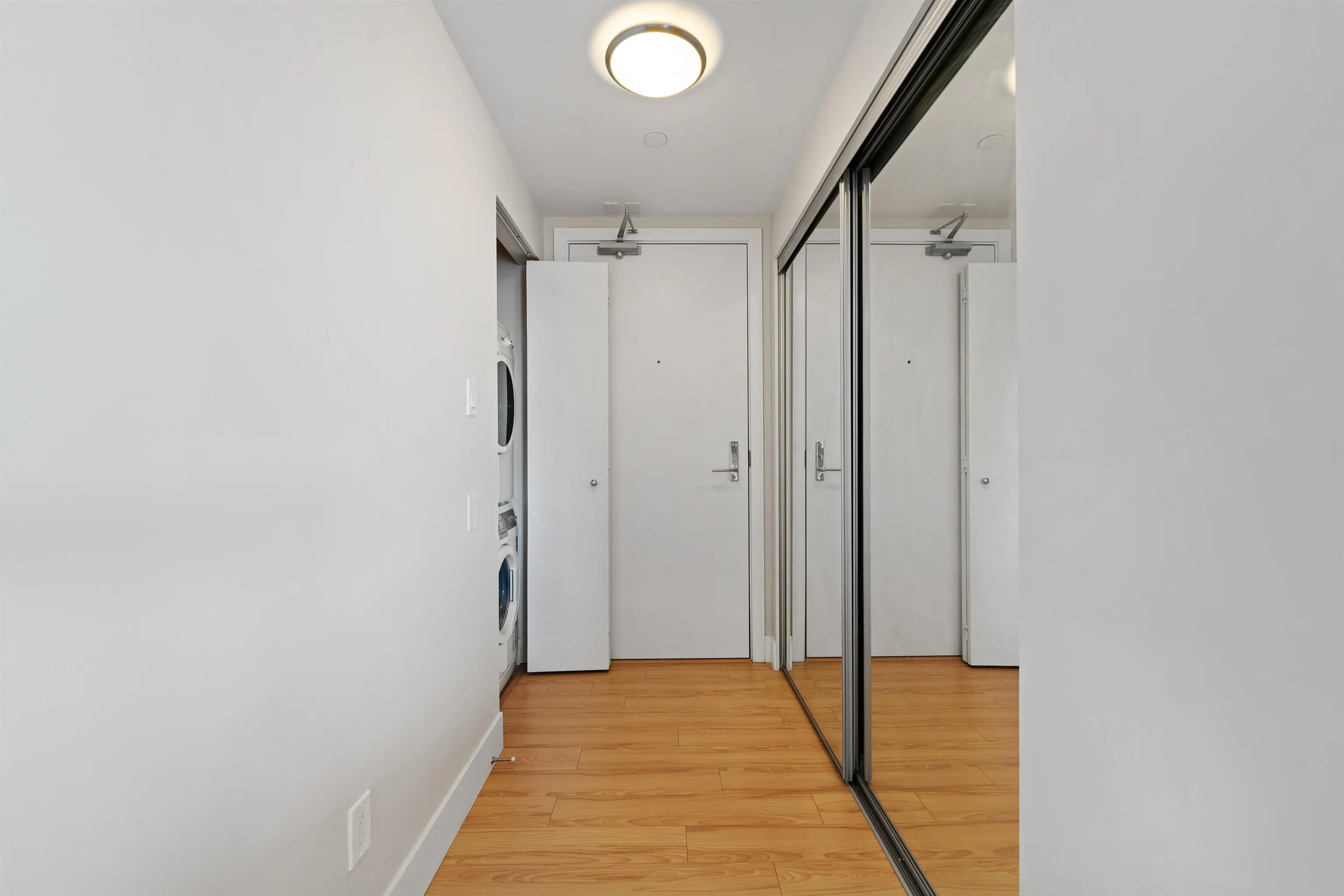 907 159 W 2nd Avenue