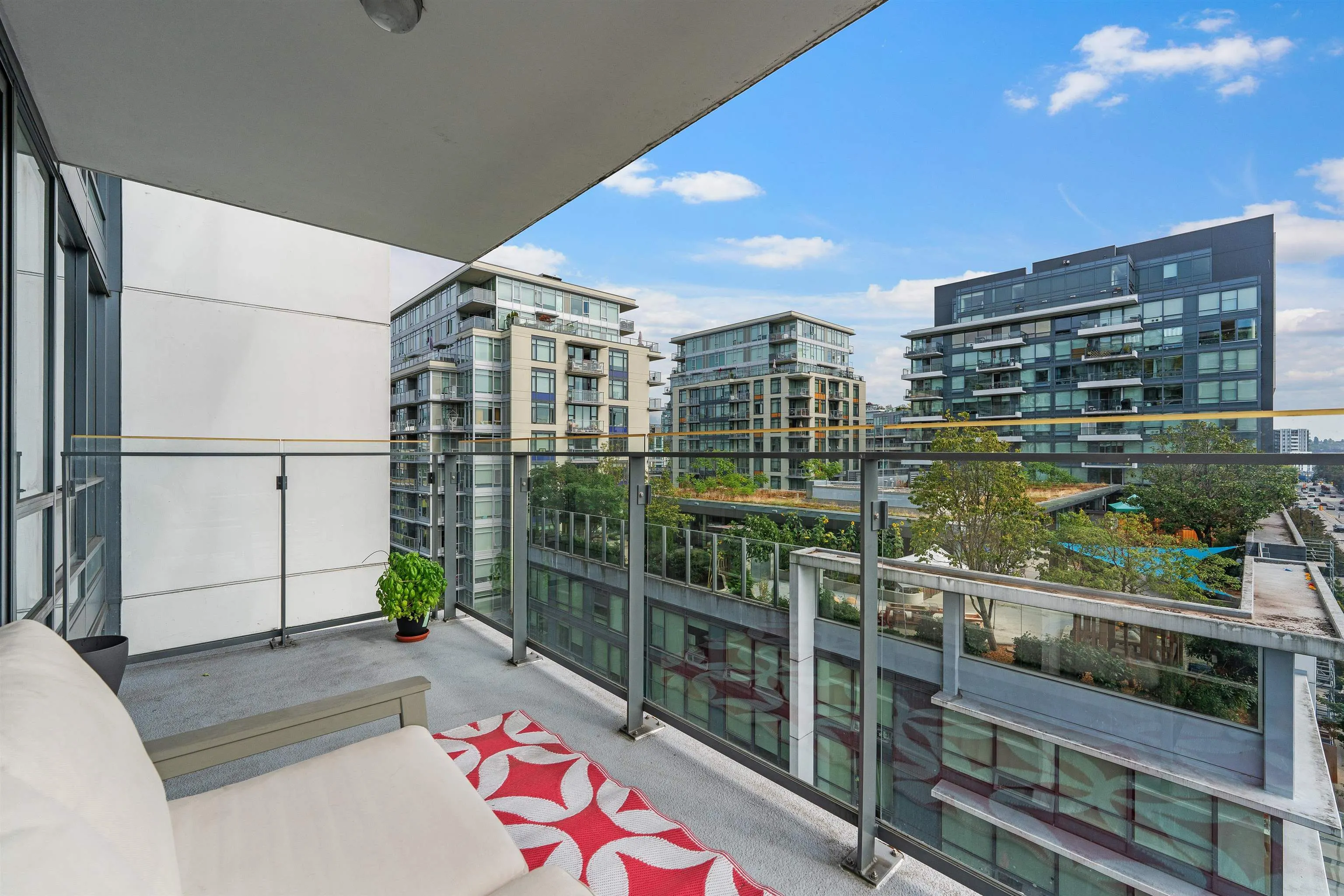 907 159 W 2nd Avenue