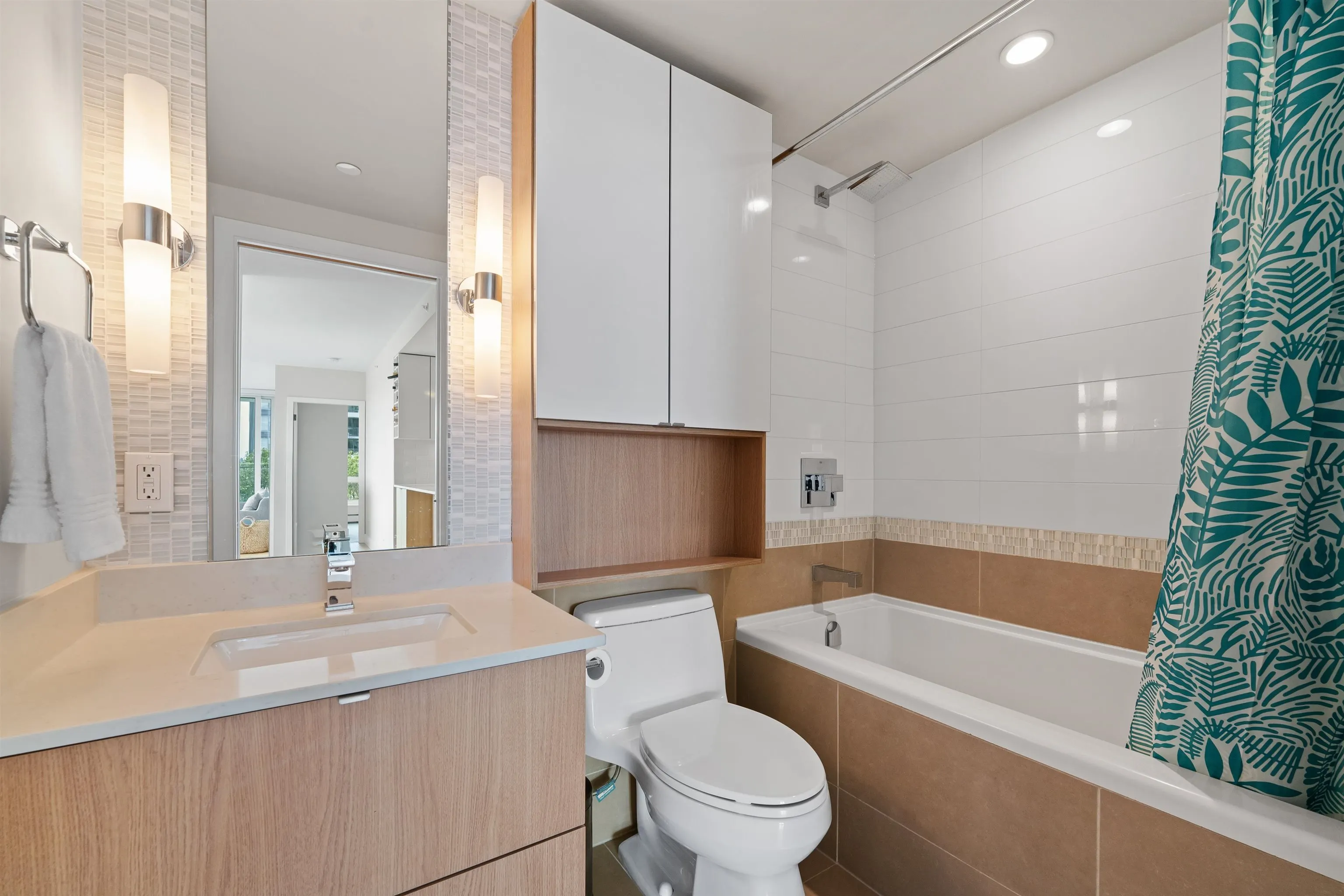 907 159 W 2nd Avenue