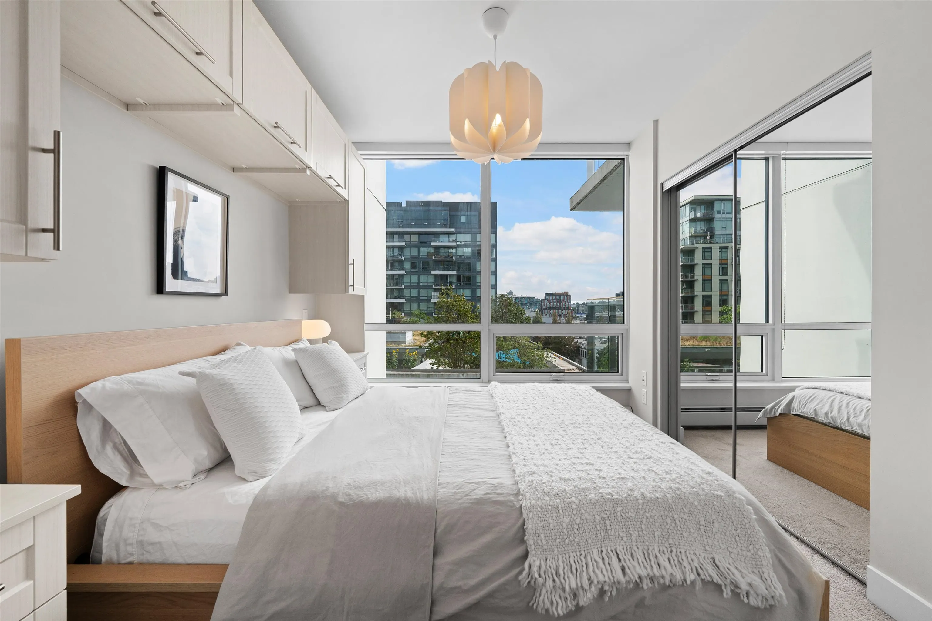 907 159 W 2nd Avenue