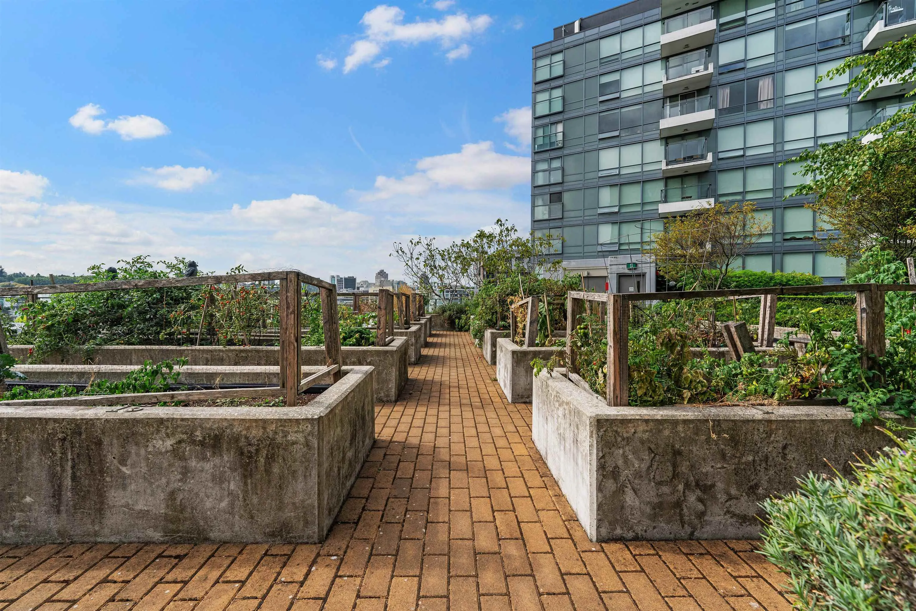 907 159 W 2nd Avenue