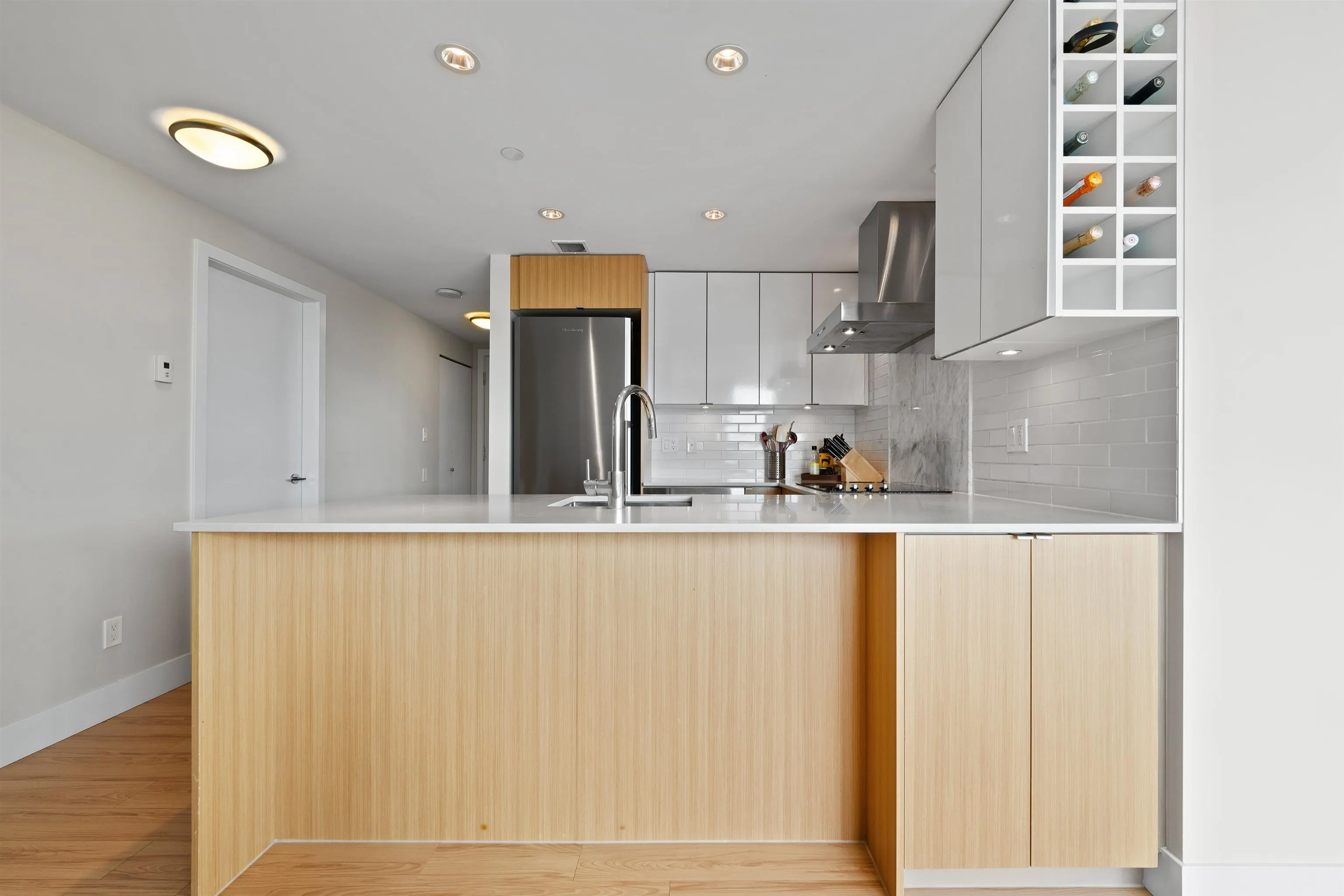 907 159 W 2nd Avenue