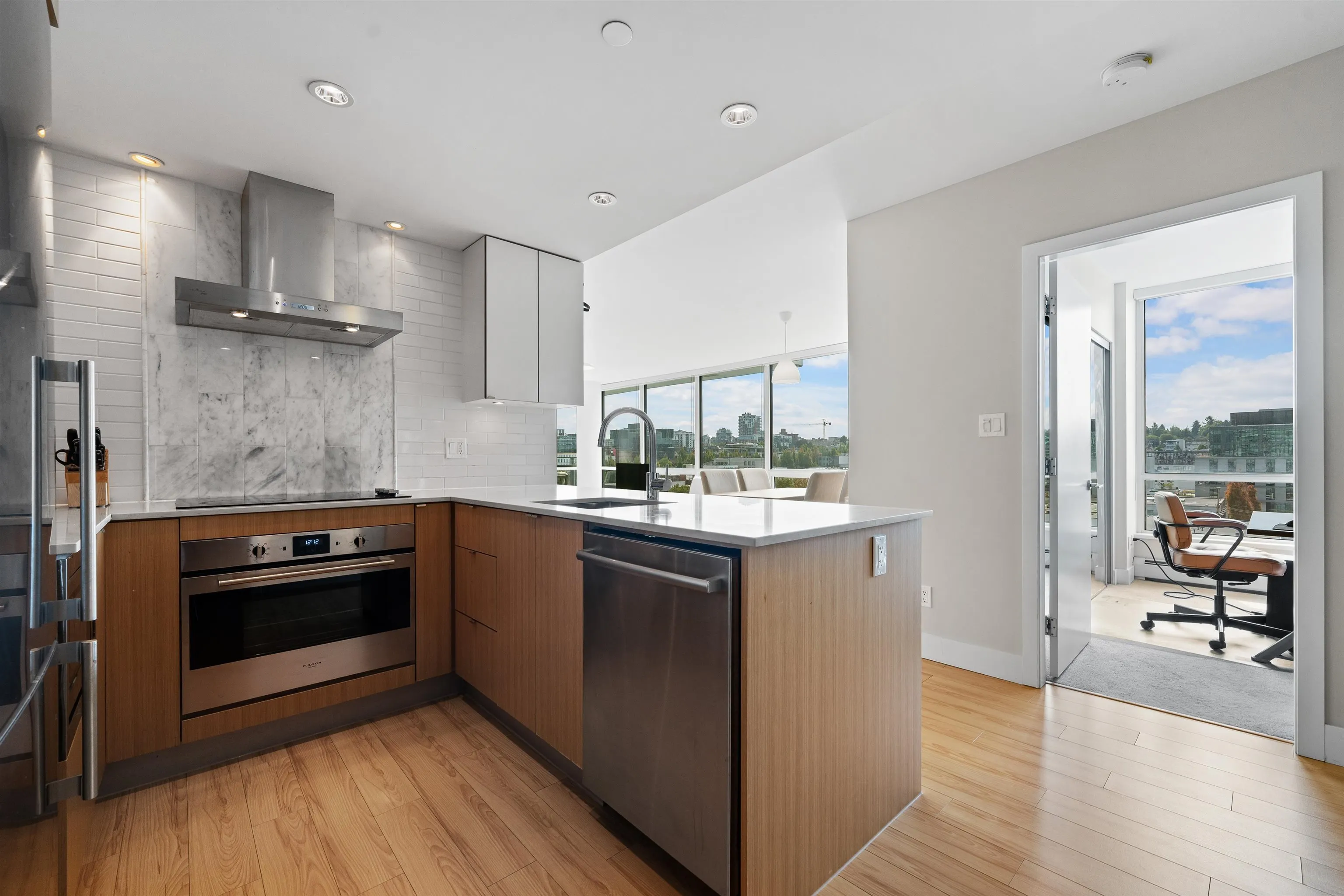 907 159 W 2nd Avenue