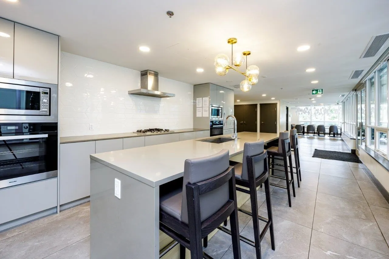 1008 1632 Lions Gate Lane