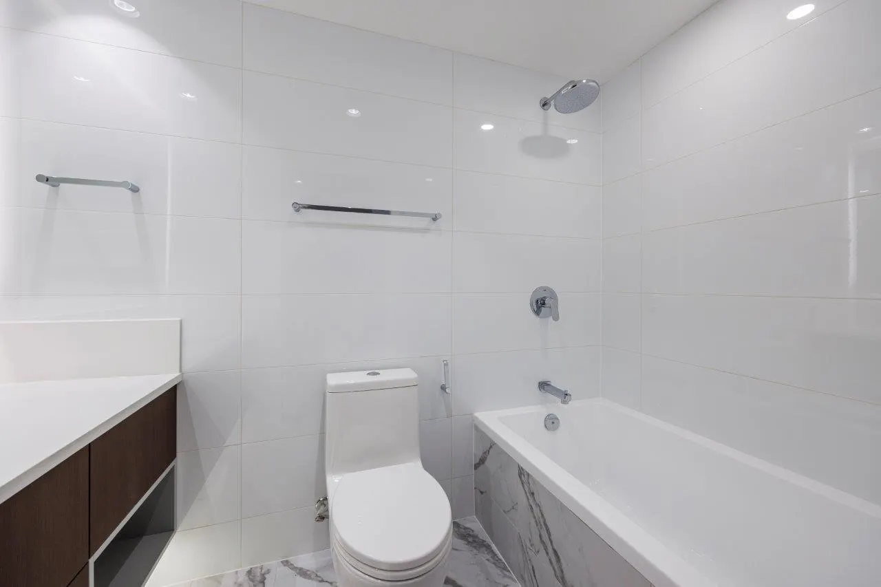 1008 1632 Lions Gate Lane