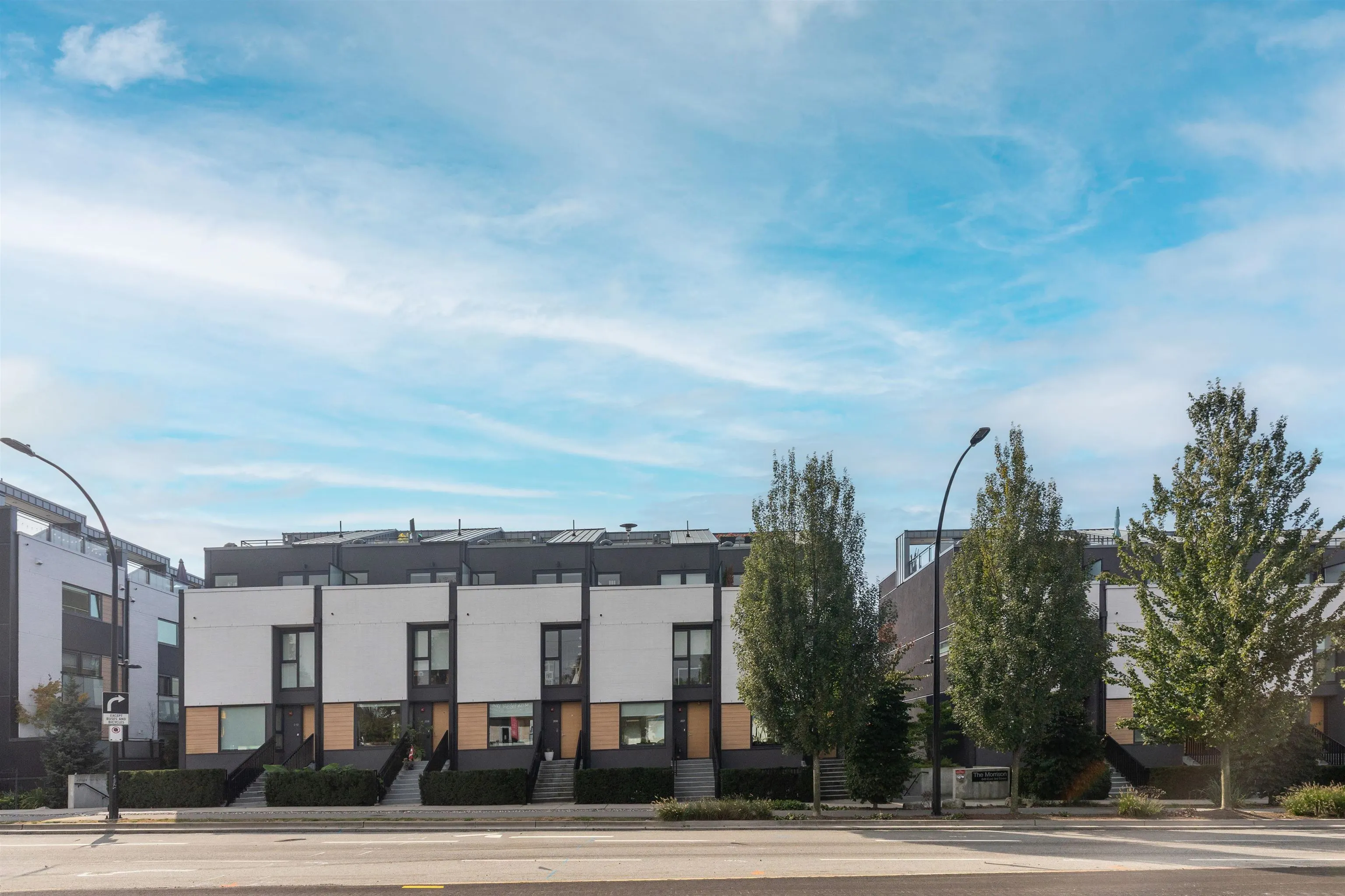 106 649 E 3rd Street