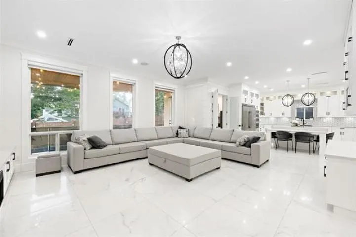 18065 58a Avenue