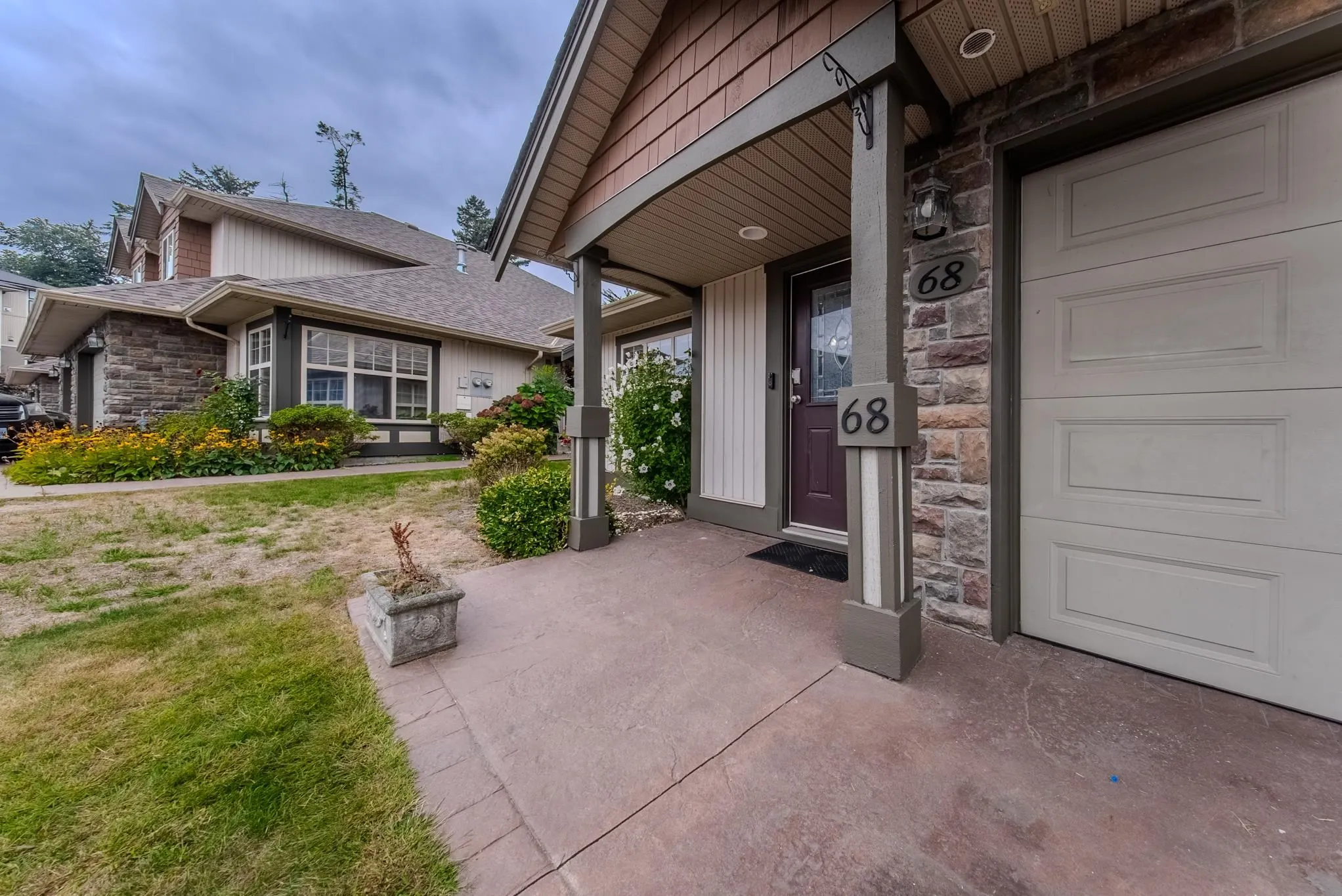 68 6887 Sheffield Way