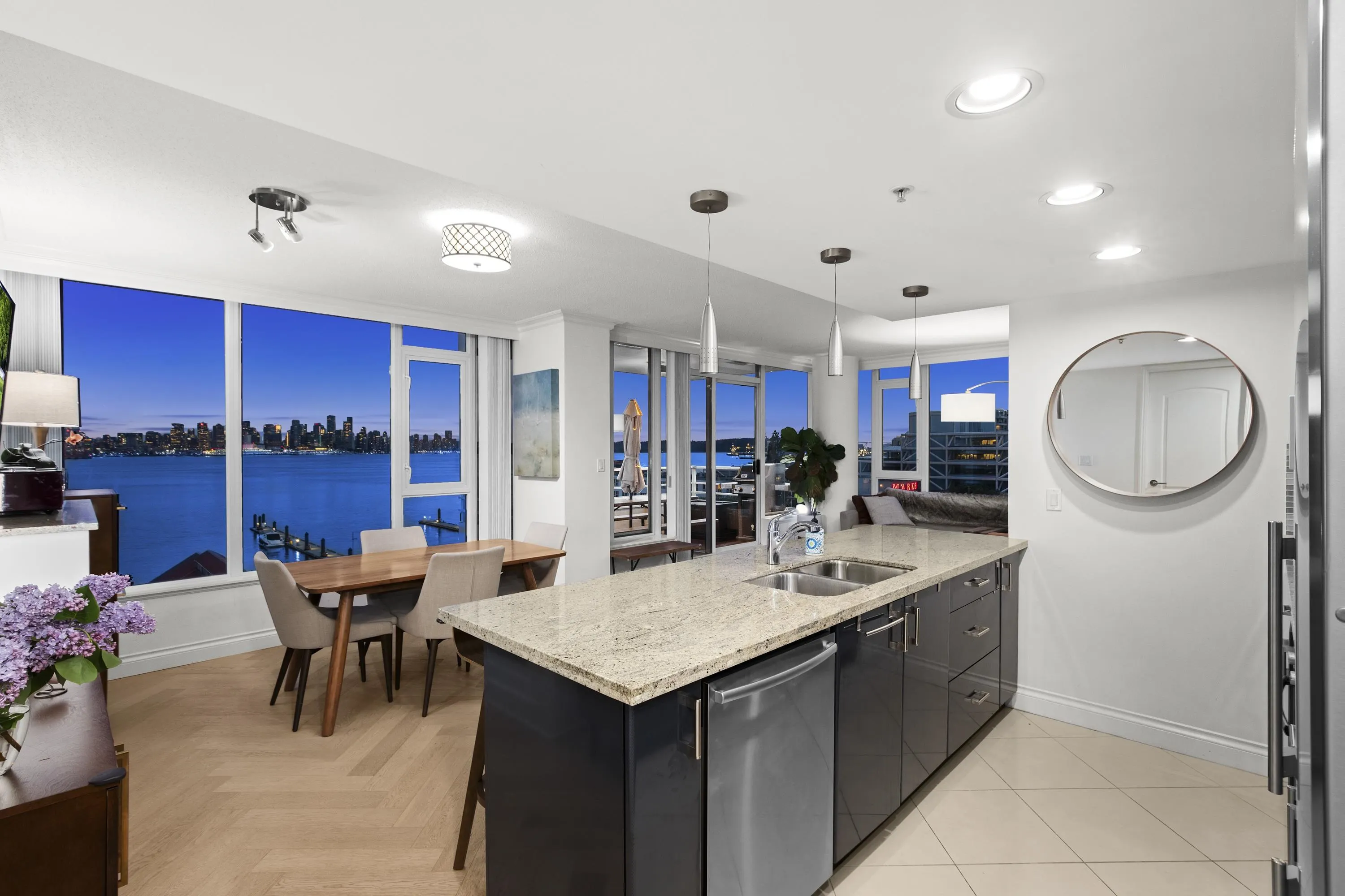 602 133 E Esplanade