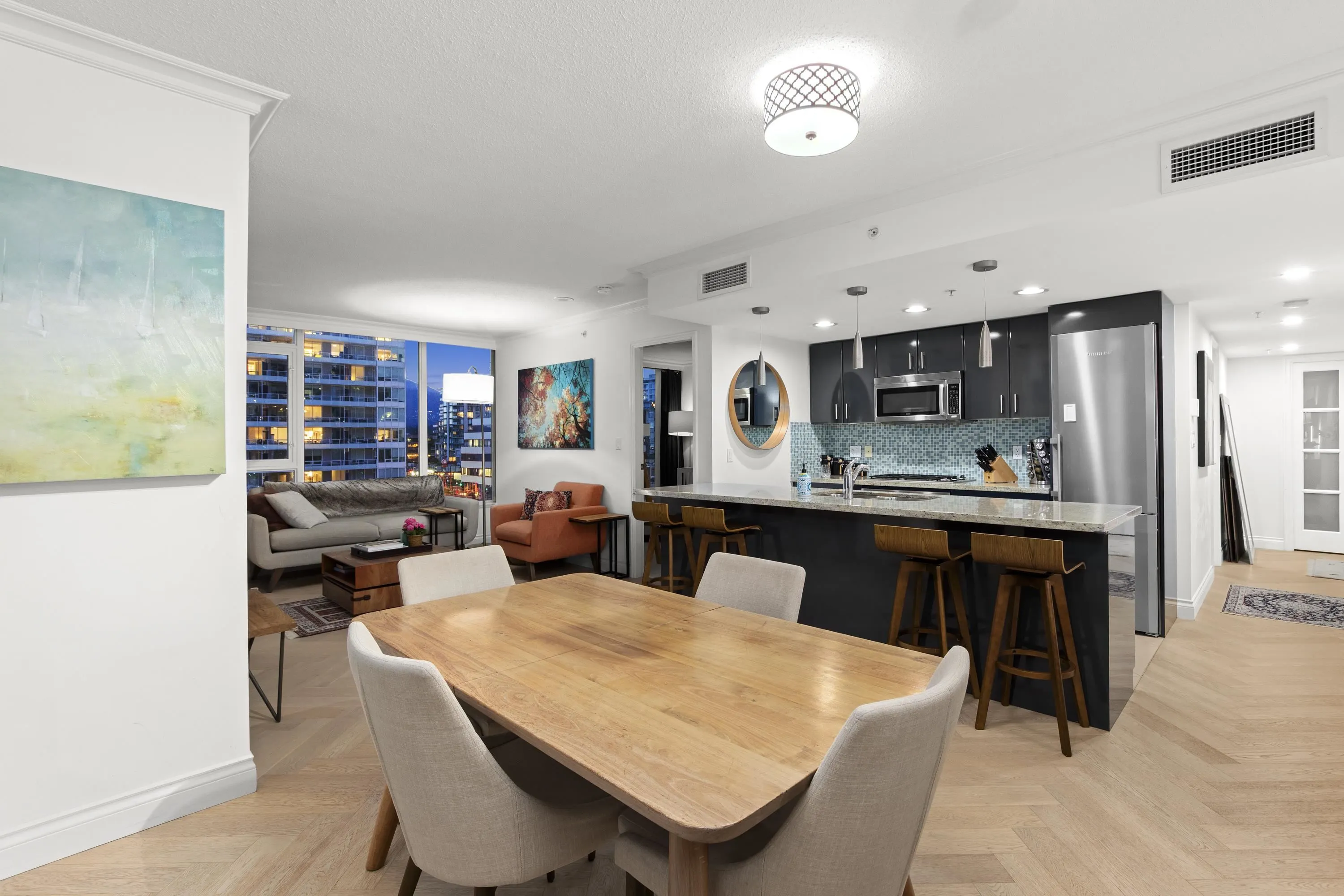 602 133 E Esplanade