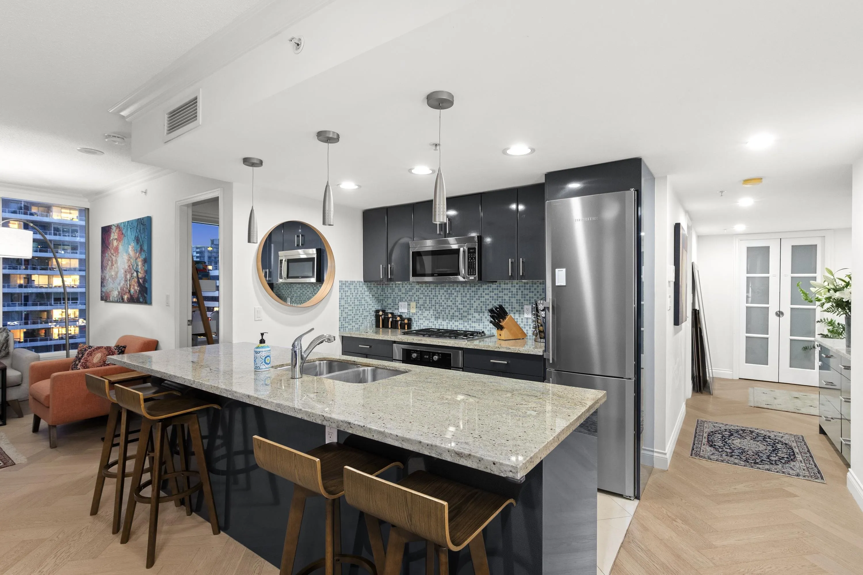 602 133 E Esplanade