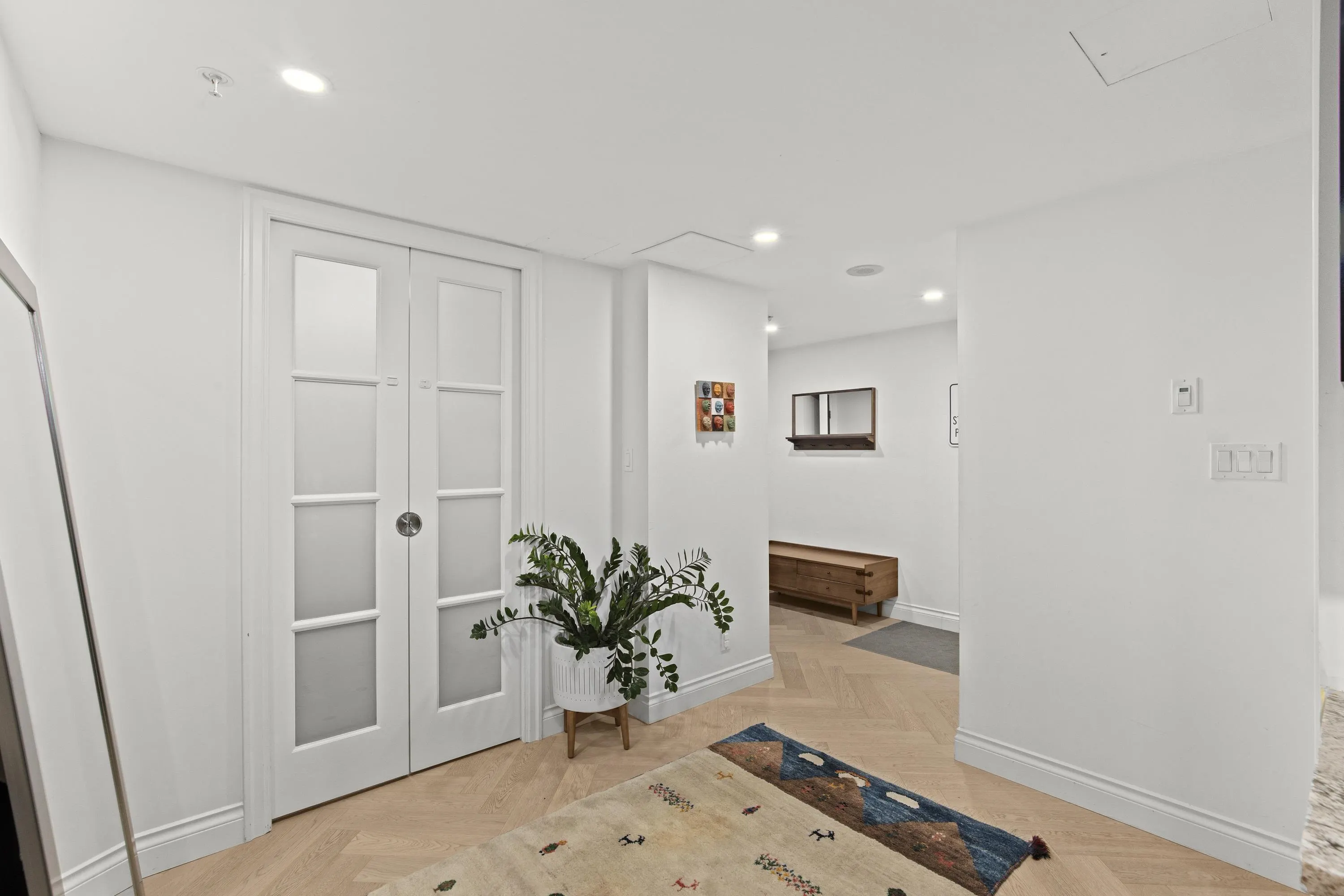 602 133 E Esplanade