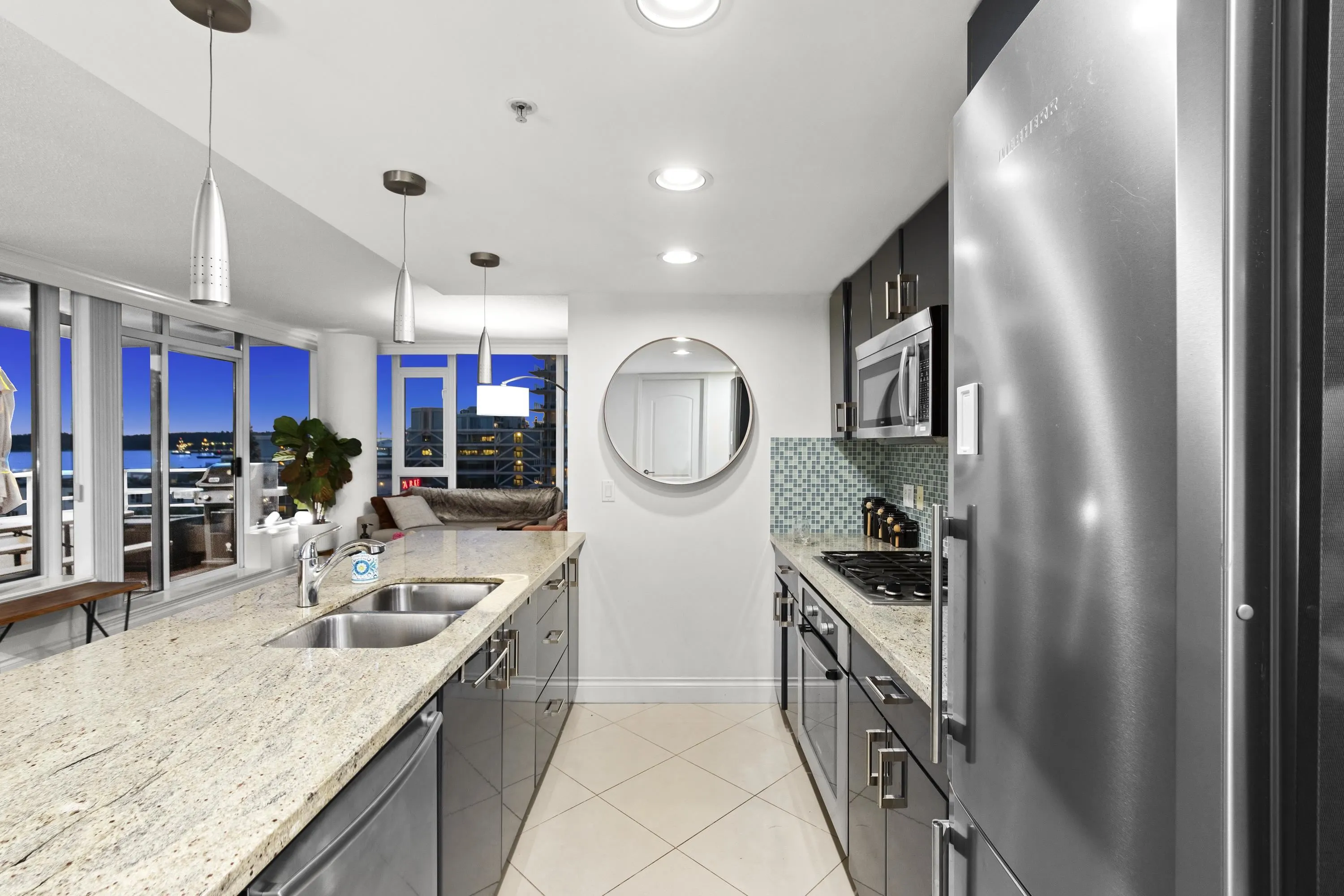 602 133 E Esplanade