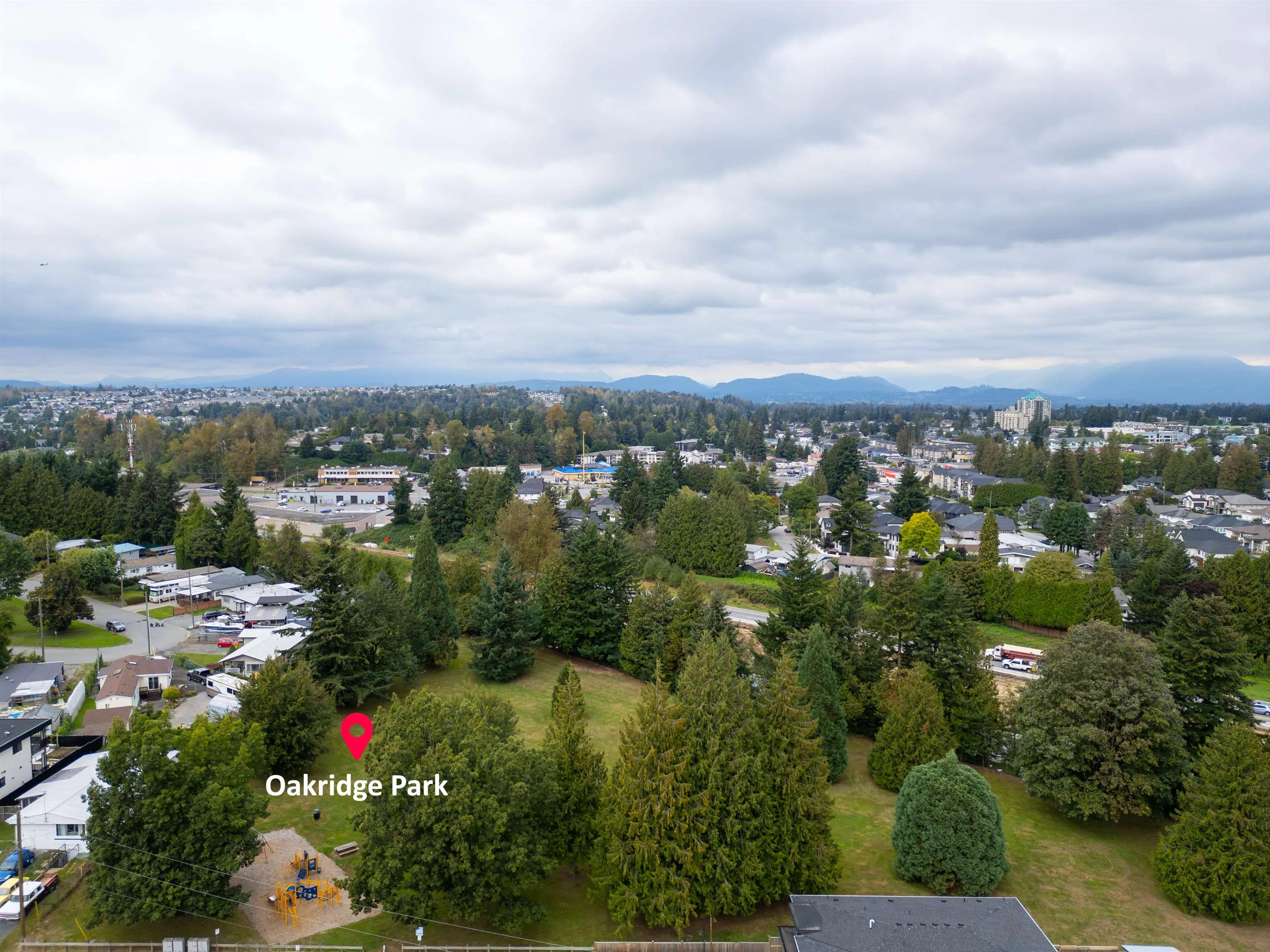 2128 Oakridge Crescent