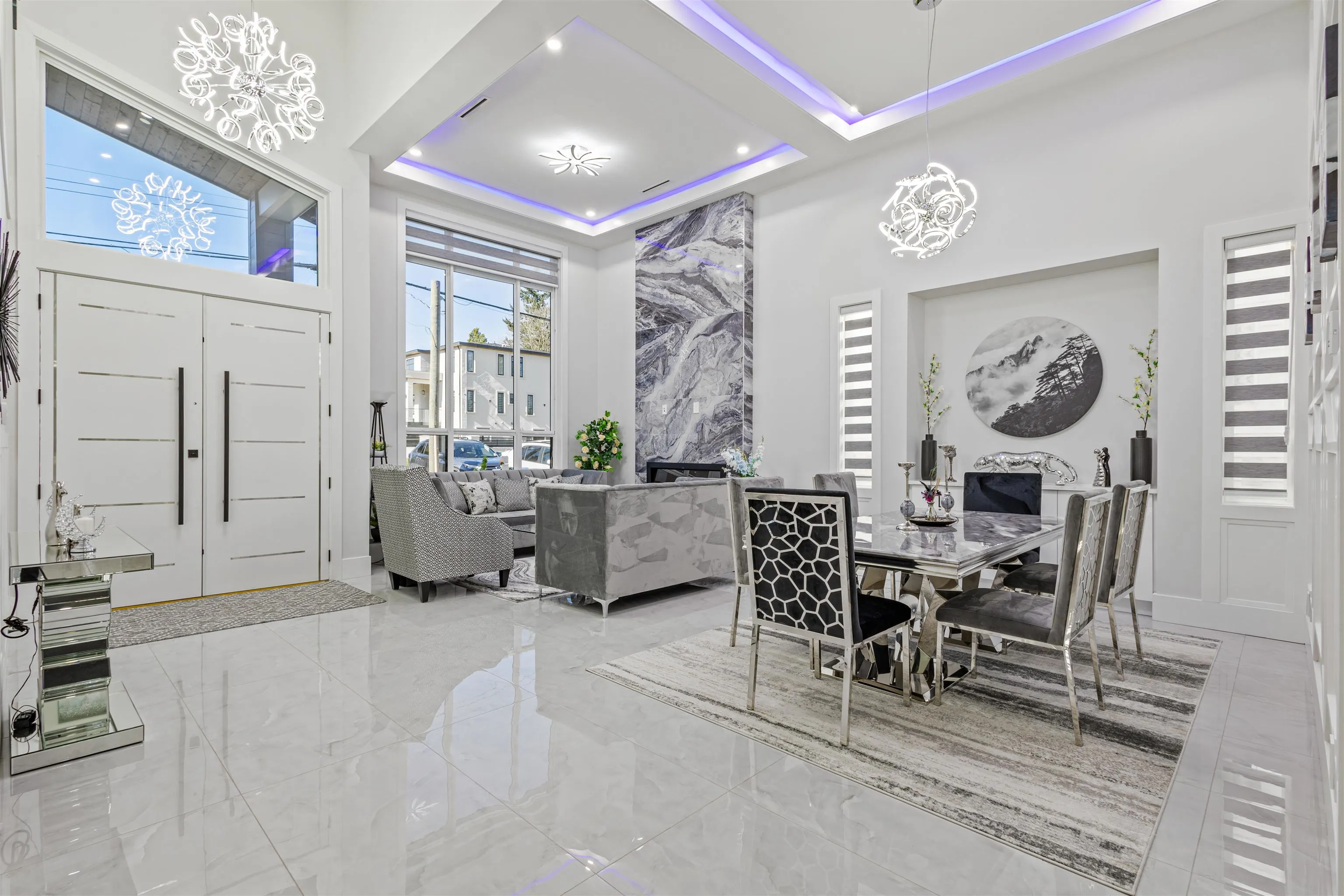 2128 Oakridge Crescent