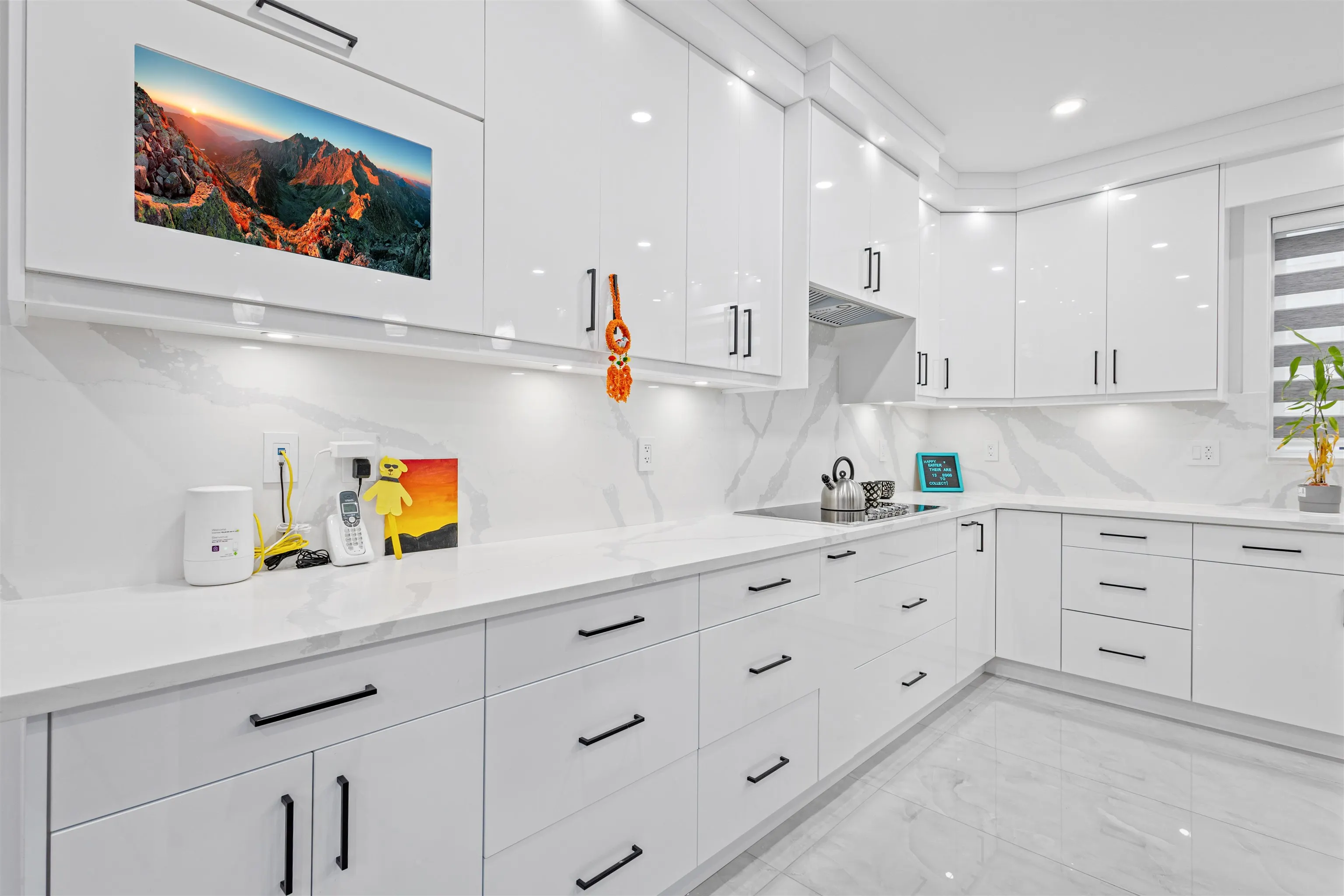 2128 Oakridge Crescent