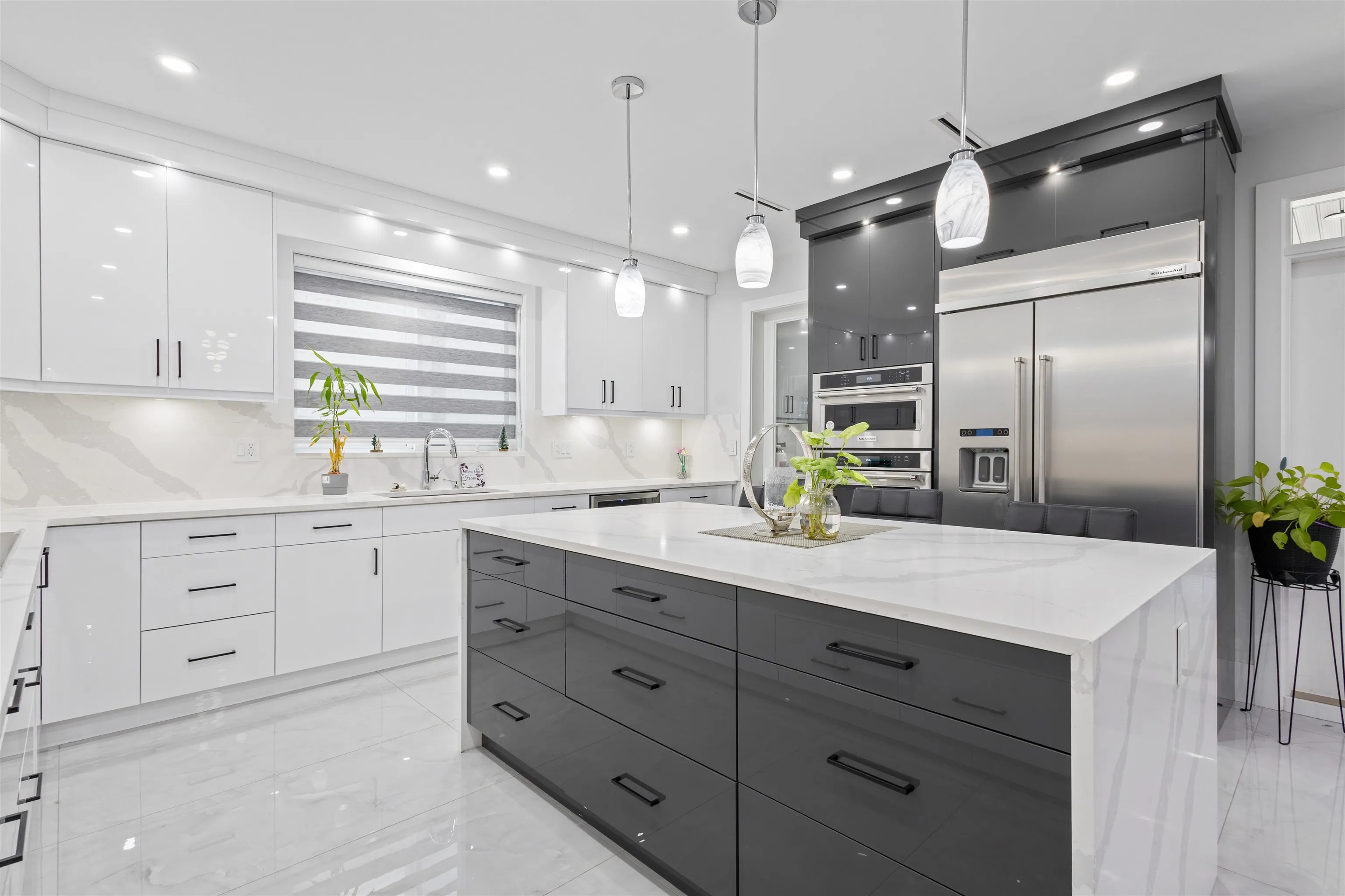 2128 Oakridge Crescent