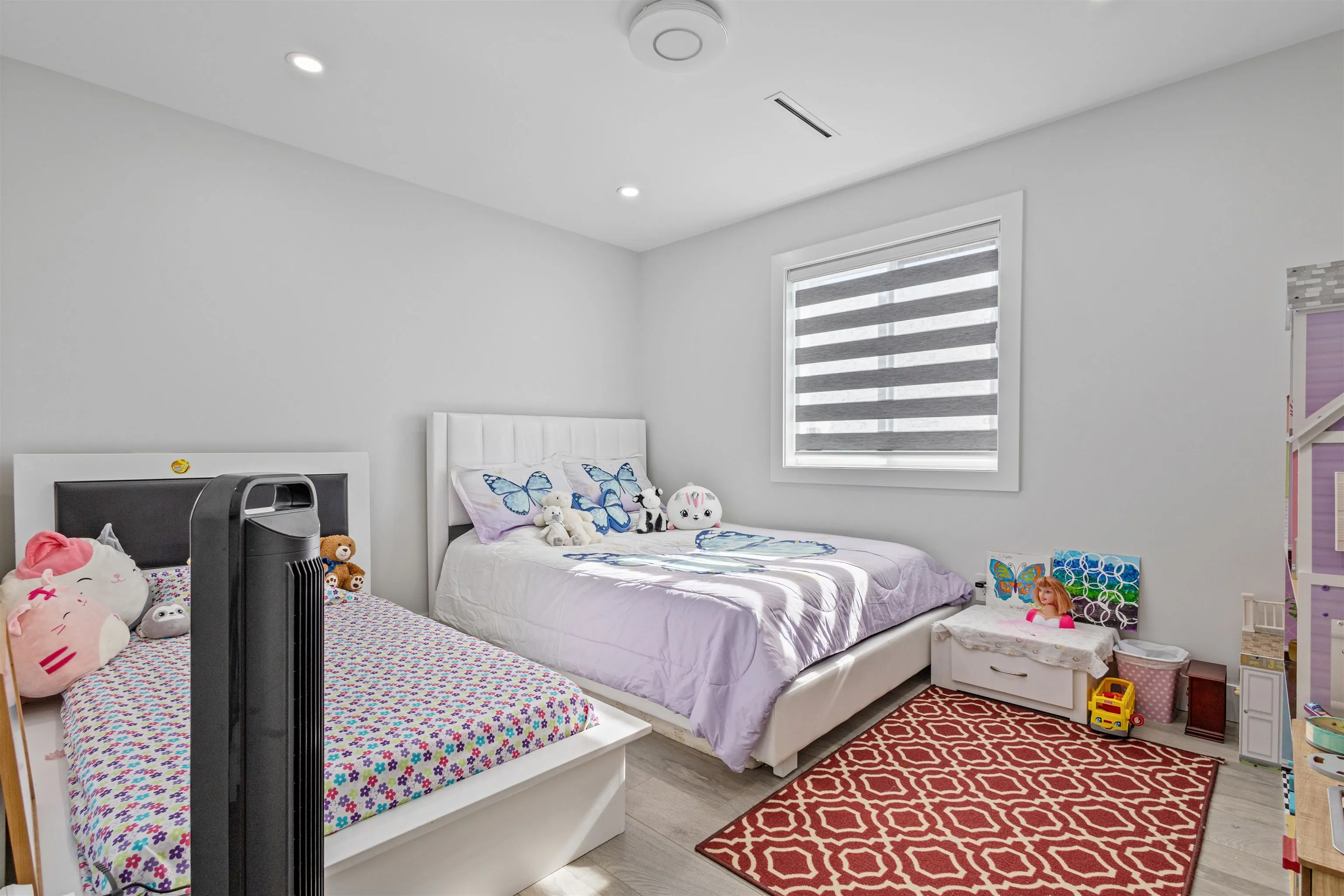 2128 Oakridge Crescent