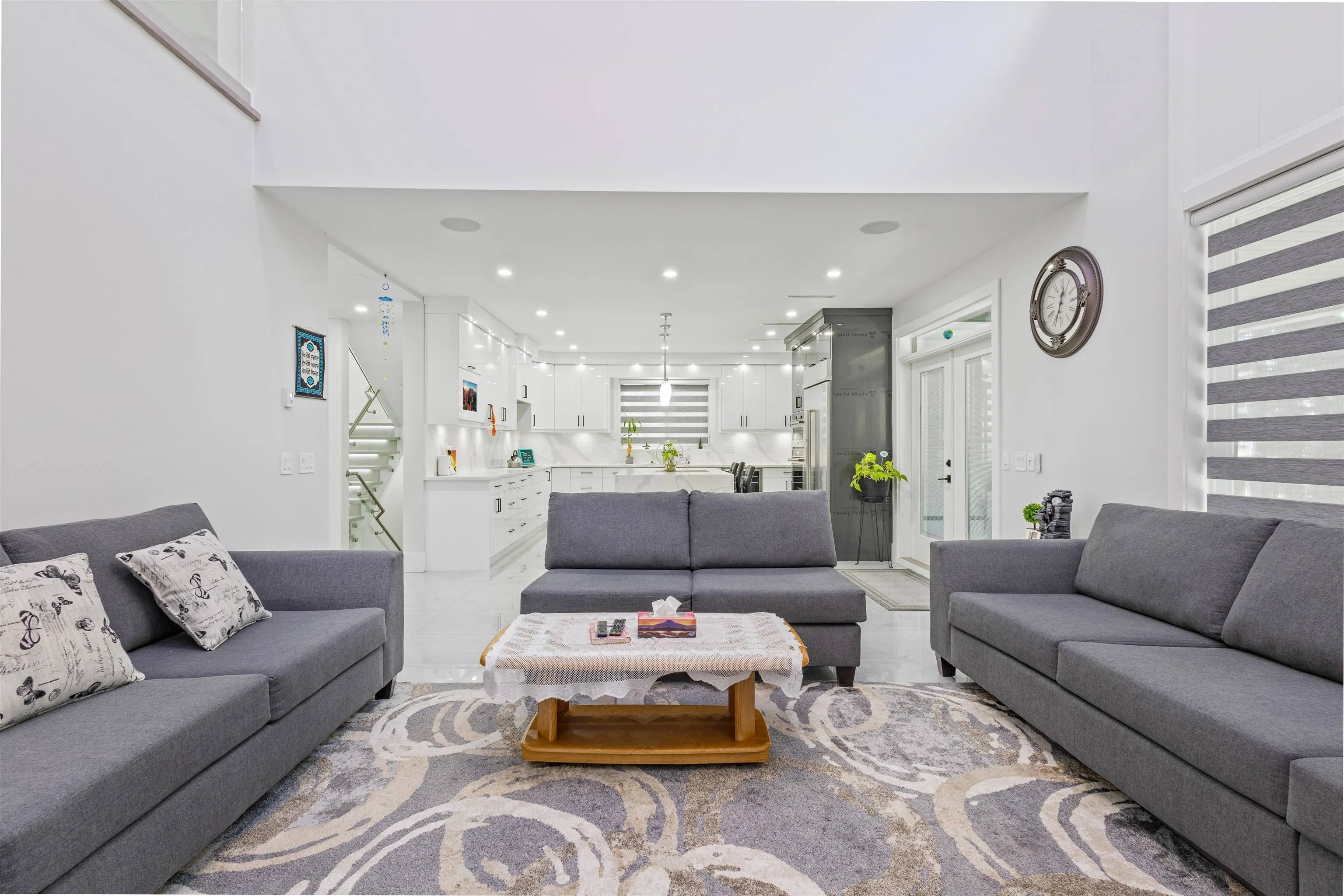 2128 Oakridge Crescent
