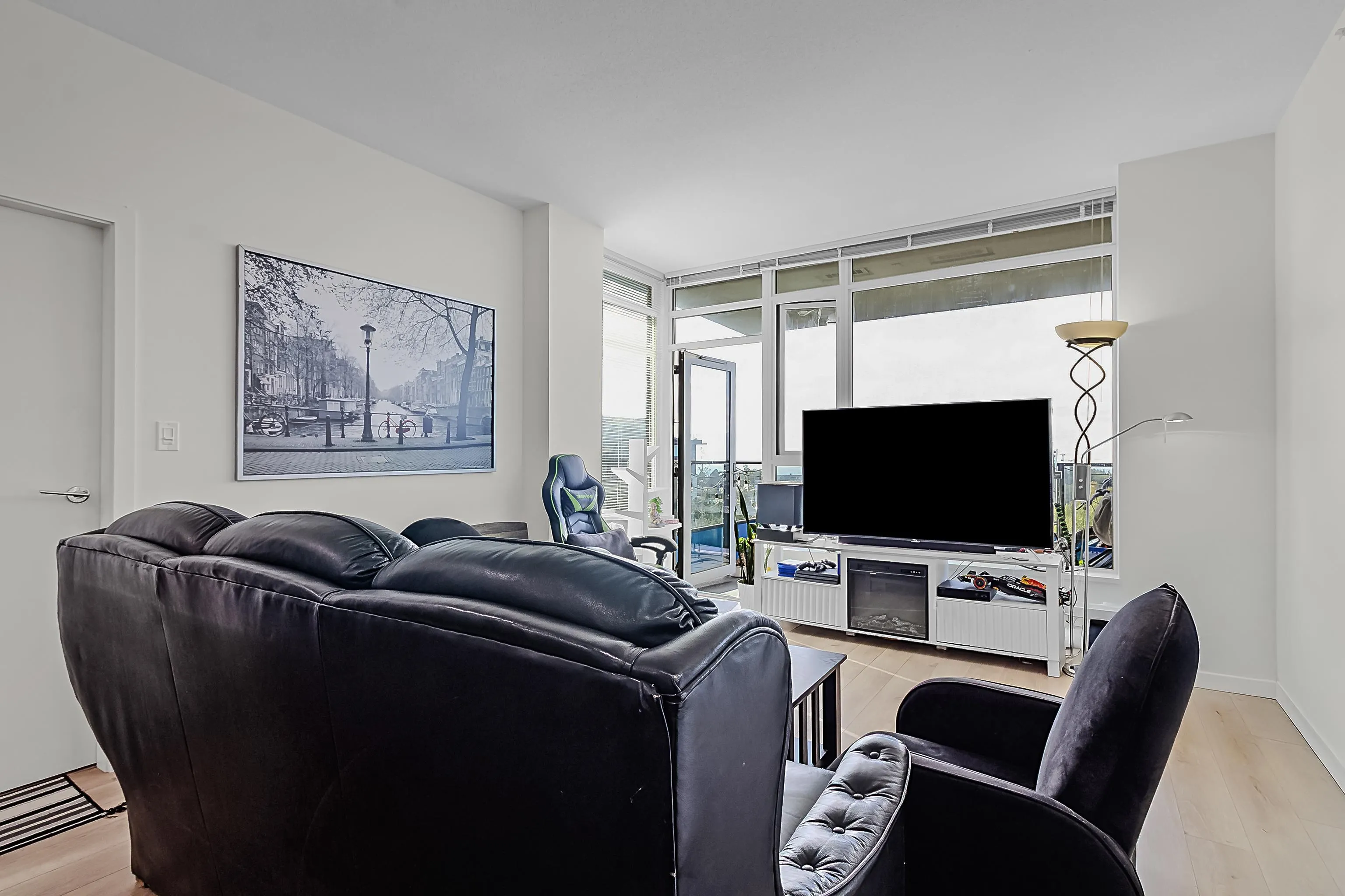 1006 8850 University Crescent