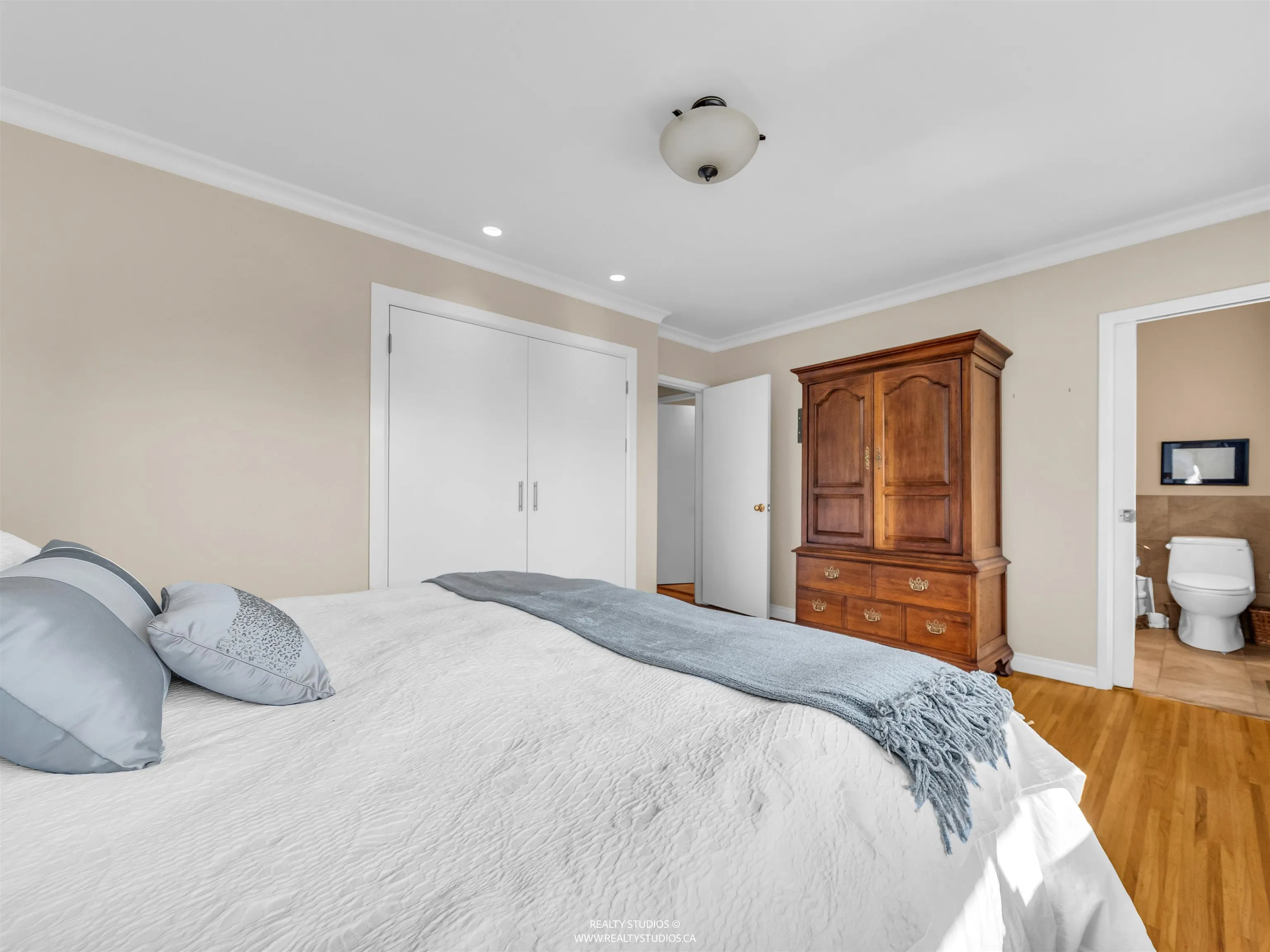 1202 Bracknell Crescent