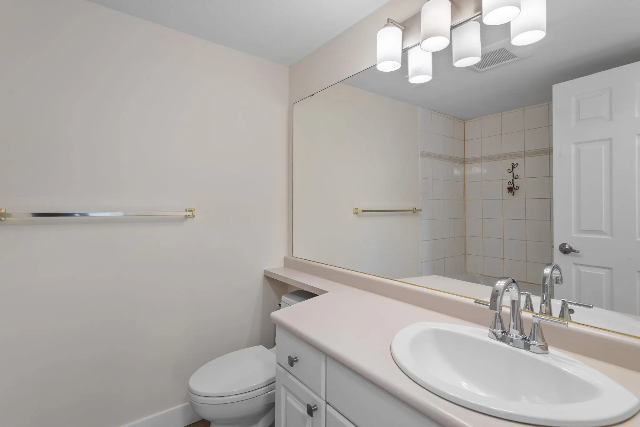 201 3172 Gladwin Road