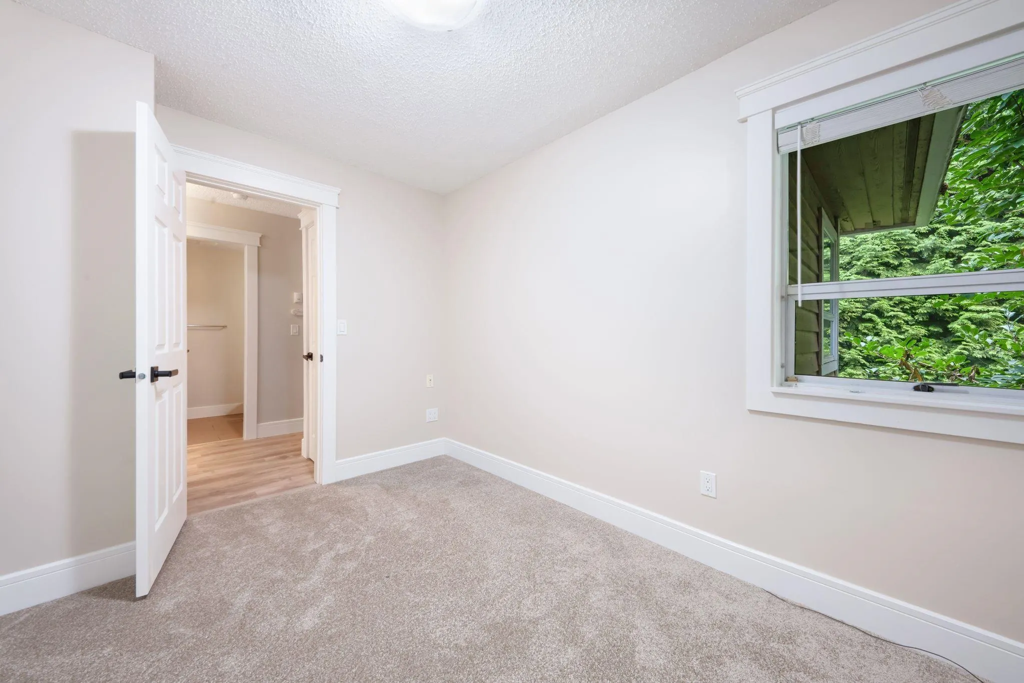 37 9000 Ash Grove Crescent