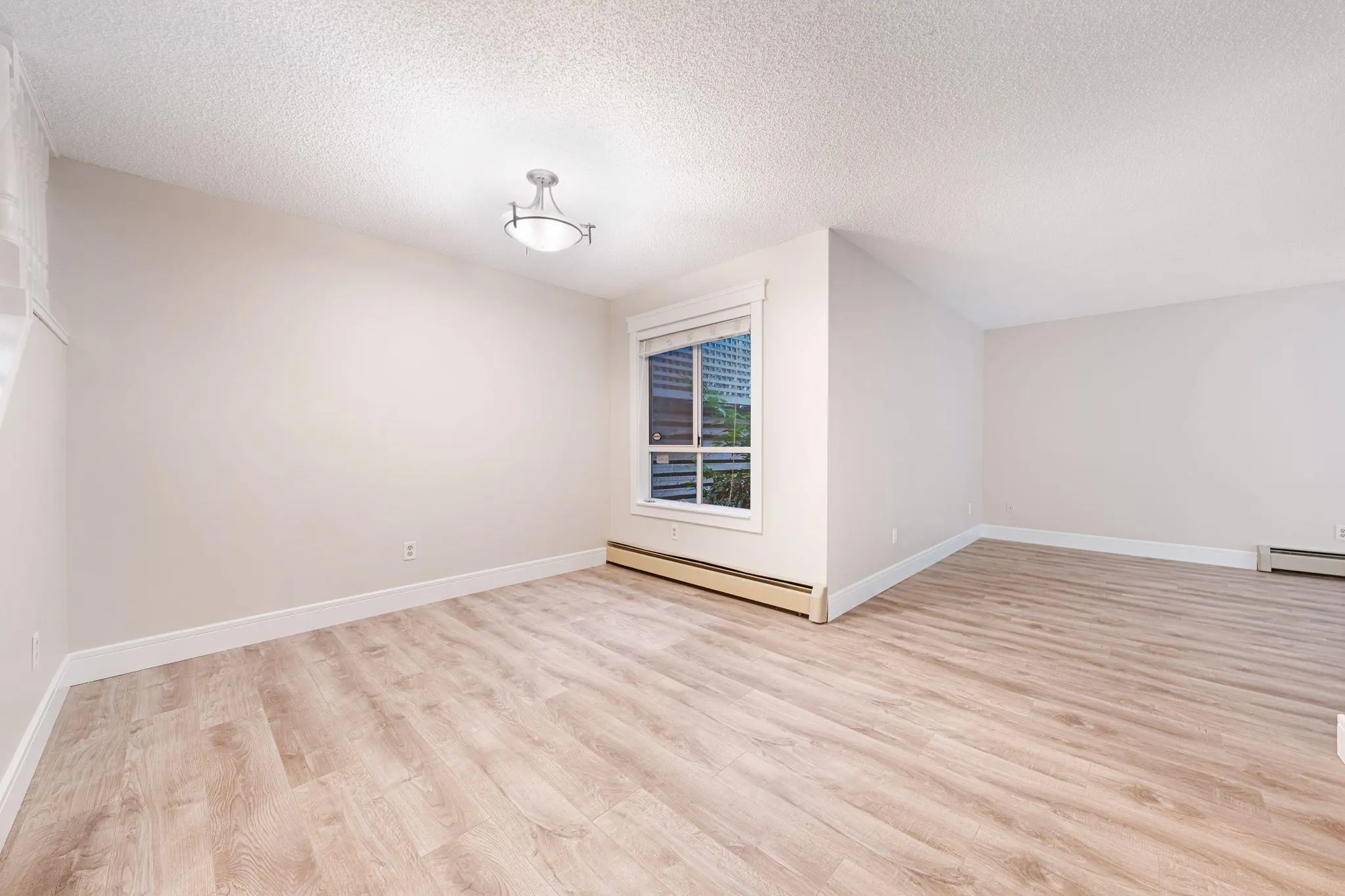 37 9000 Ash Grove Crescent