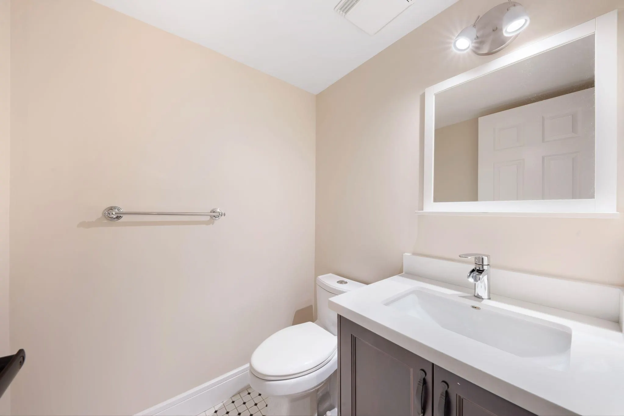 37 9000 Ash Grove Crescent