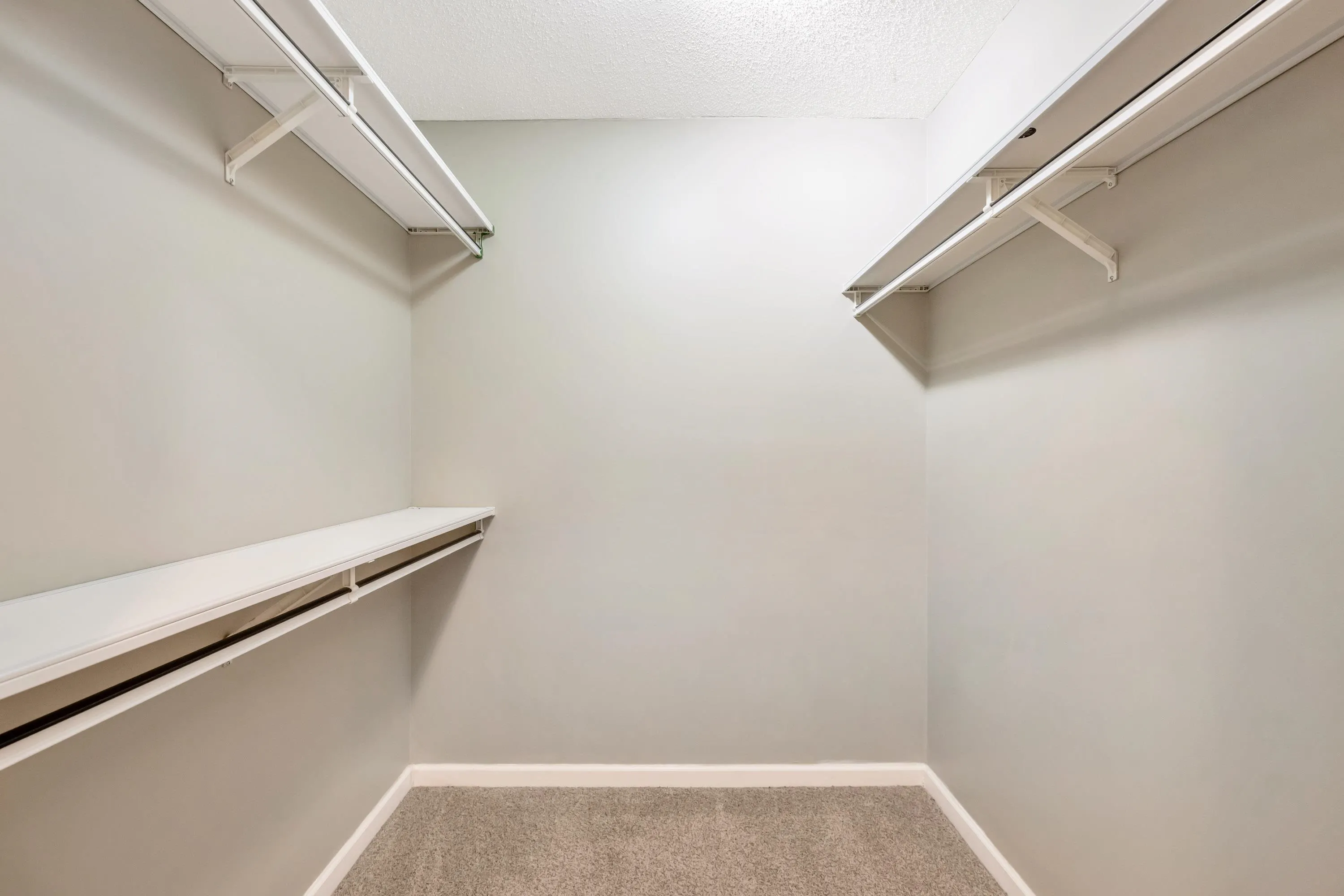 1601 290 Newport Drive