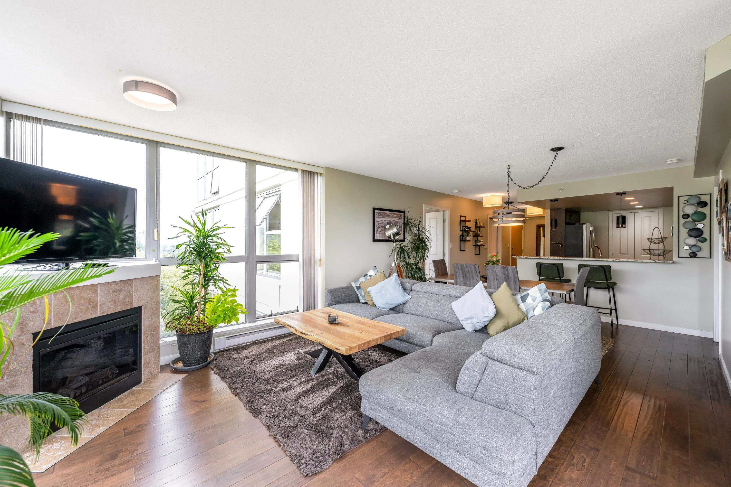 1601 290 Newport Drive