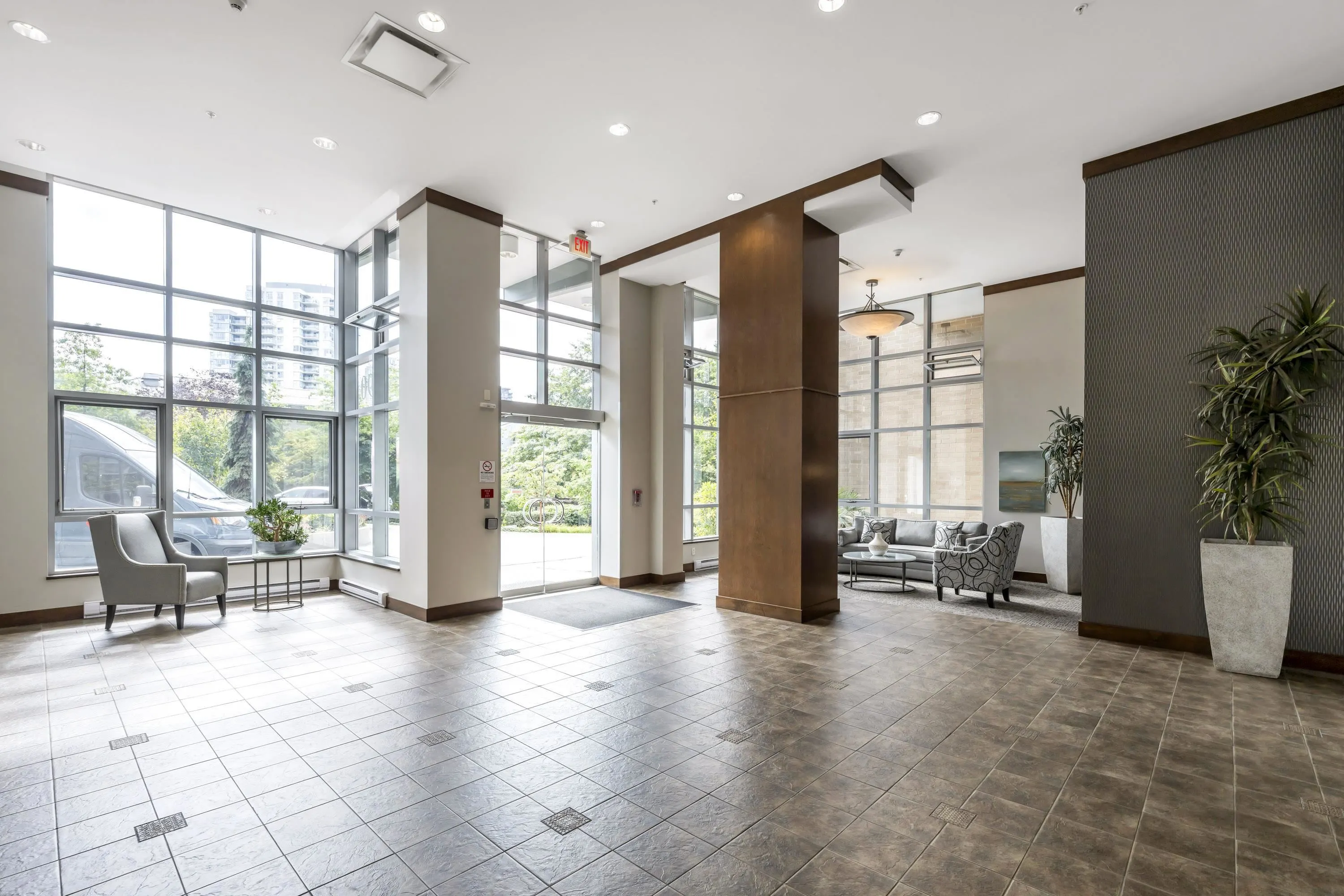 1601 290 Newport Drive