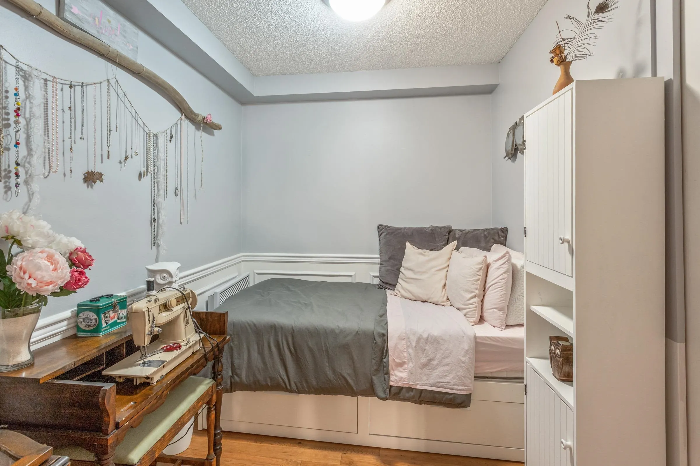 101 1352 W 10th Avenue