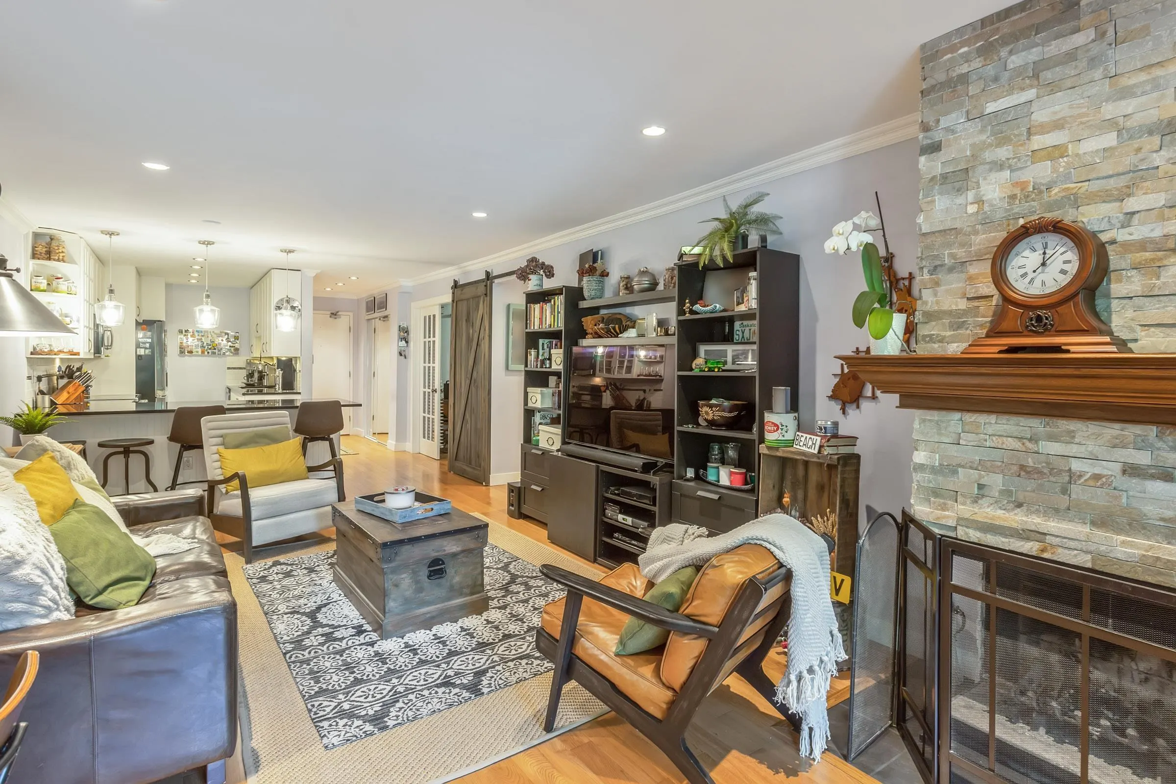 101 1352 W 10th Avenue