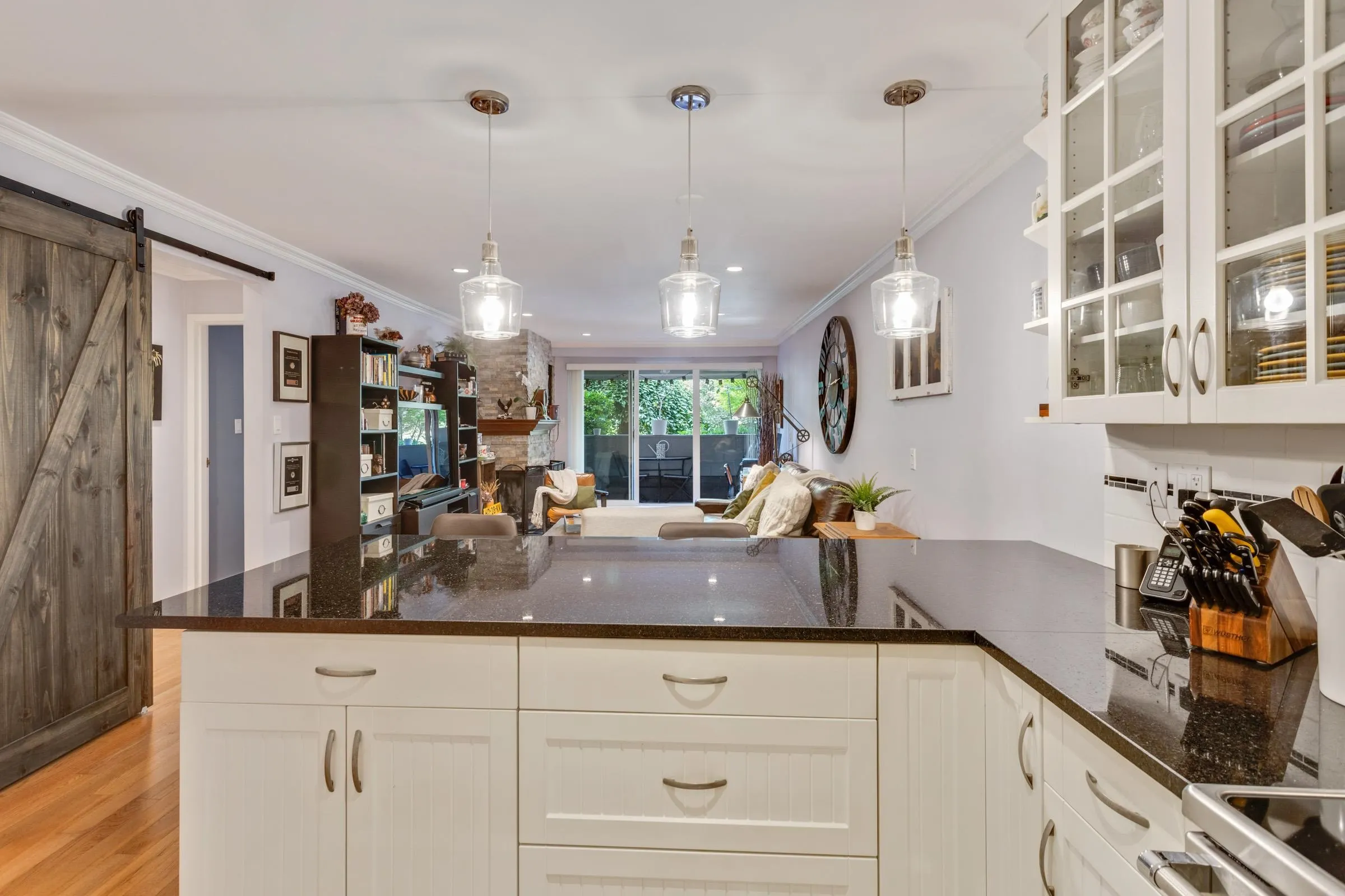 101 1352 W 10th Avenue