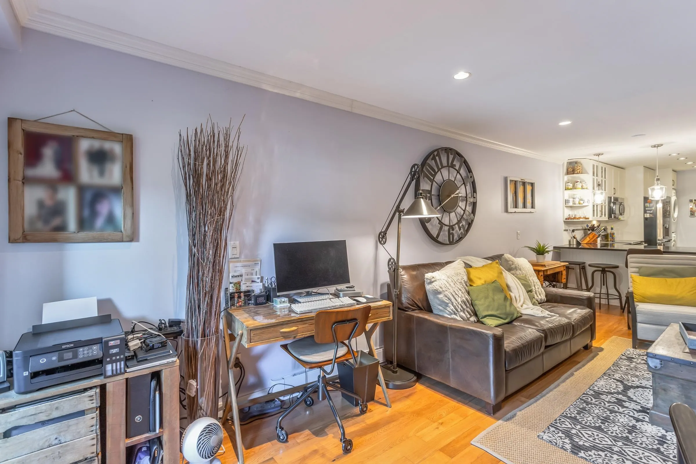 101 1352 W 10th Avenue