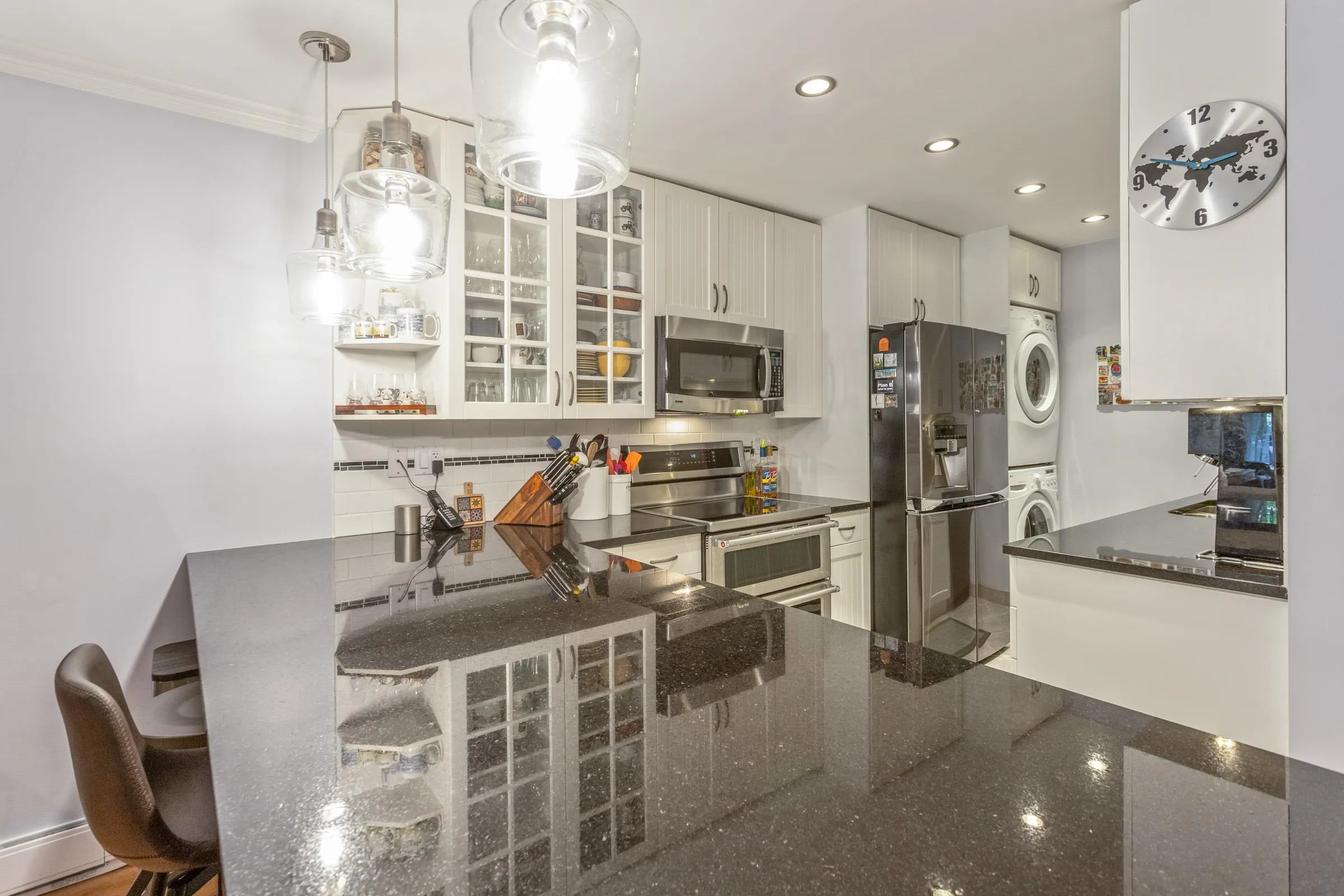 101 1352 W 10th Avenue