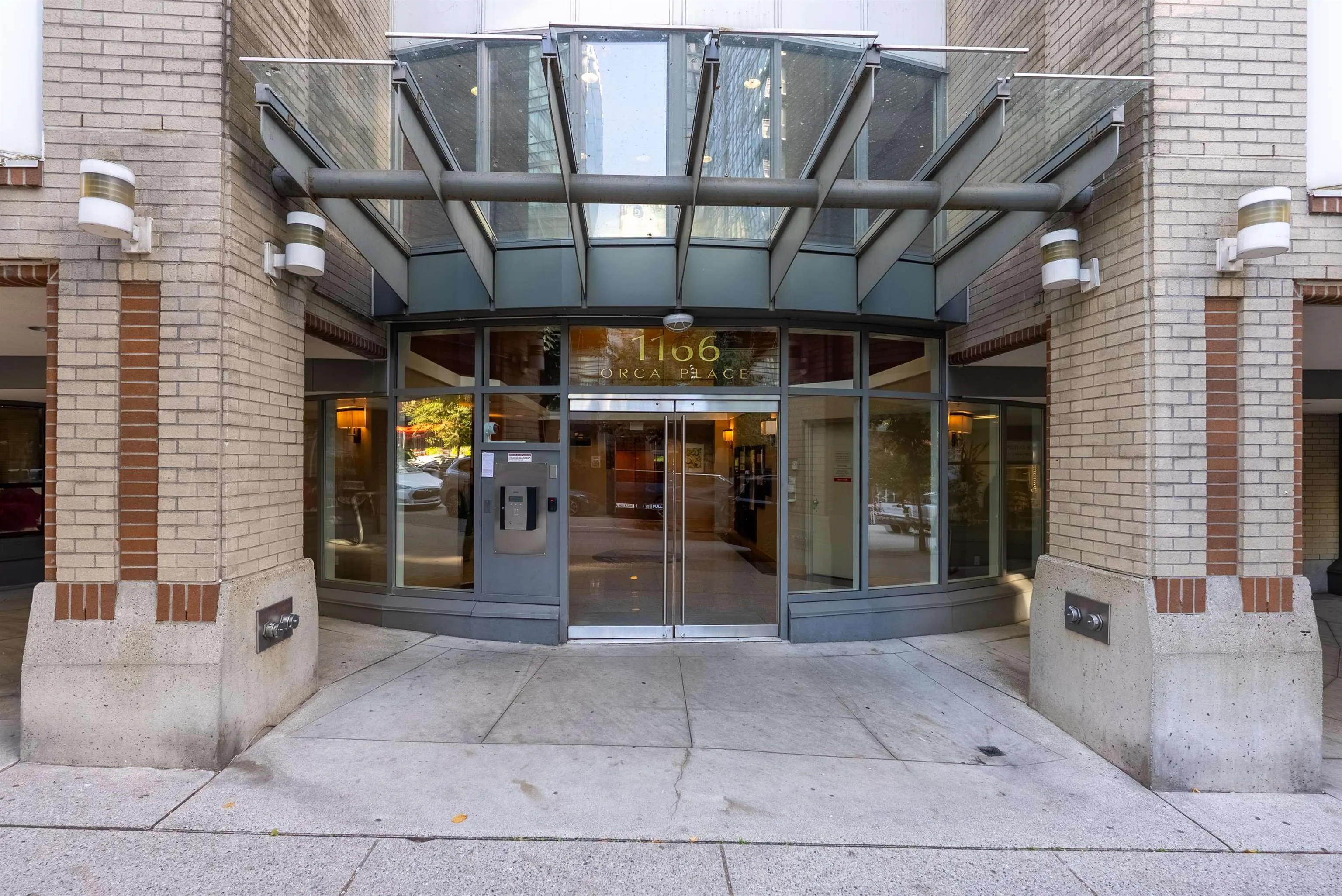 2702 1166 Melville Street