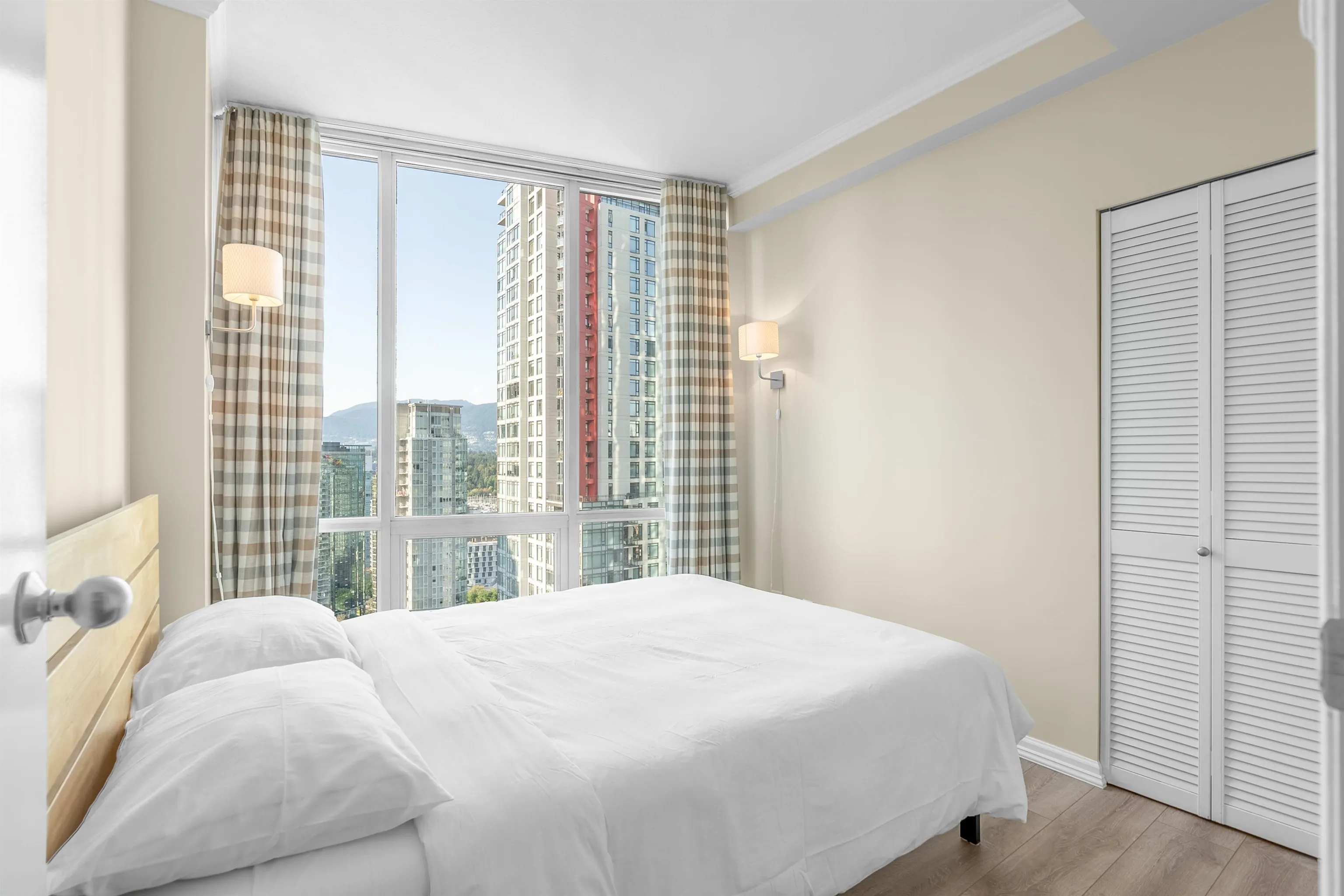 2702 1166 Melville Street