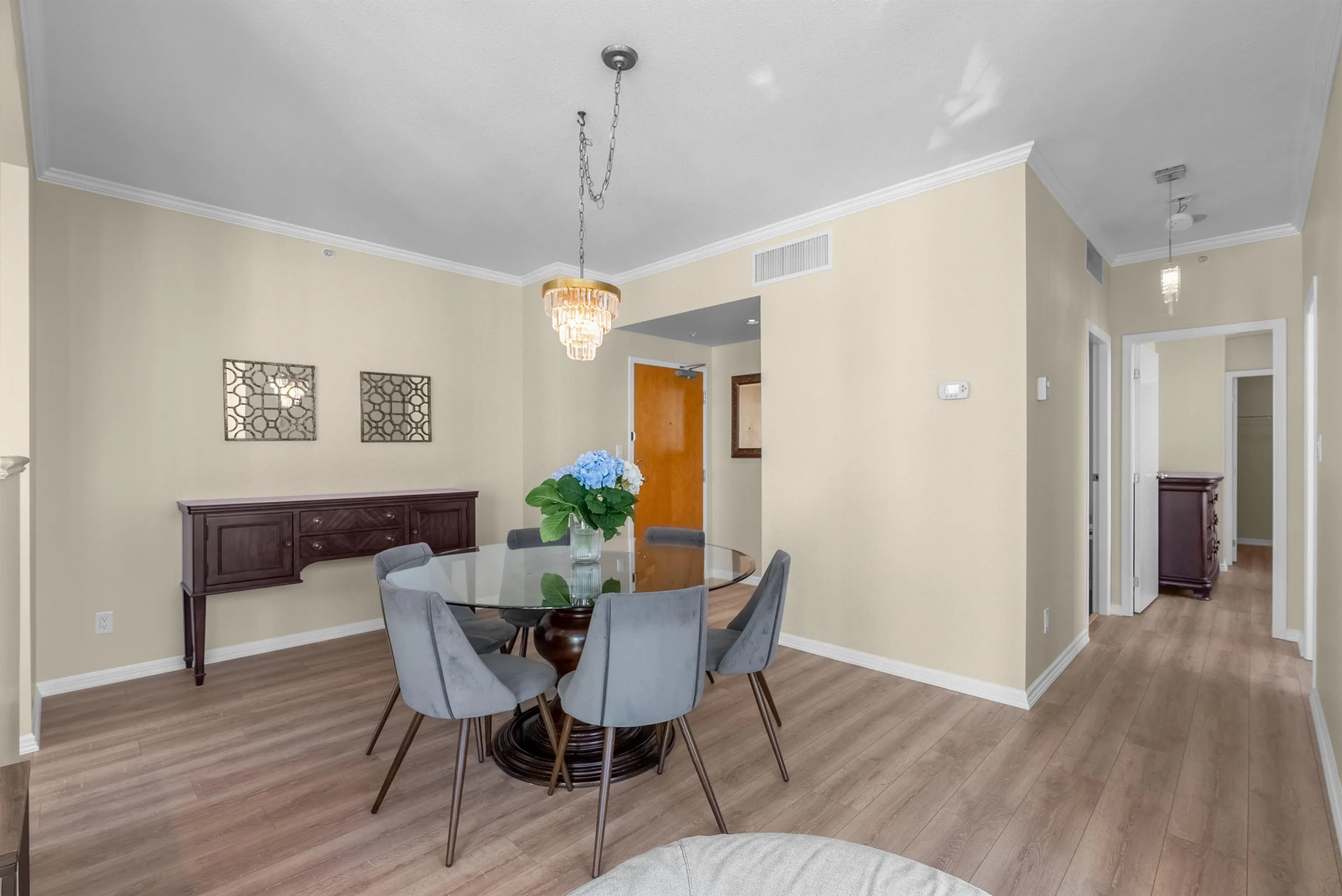 2702 1166 Melville Street