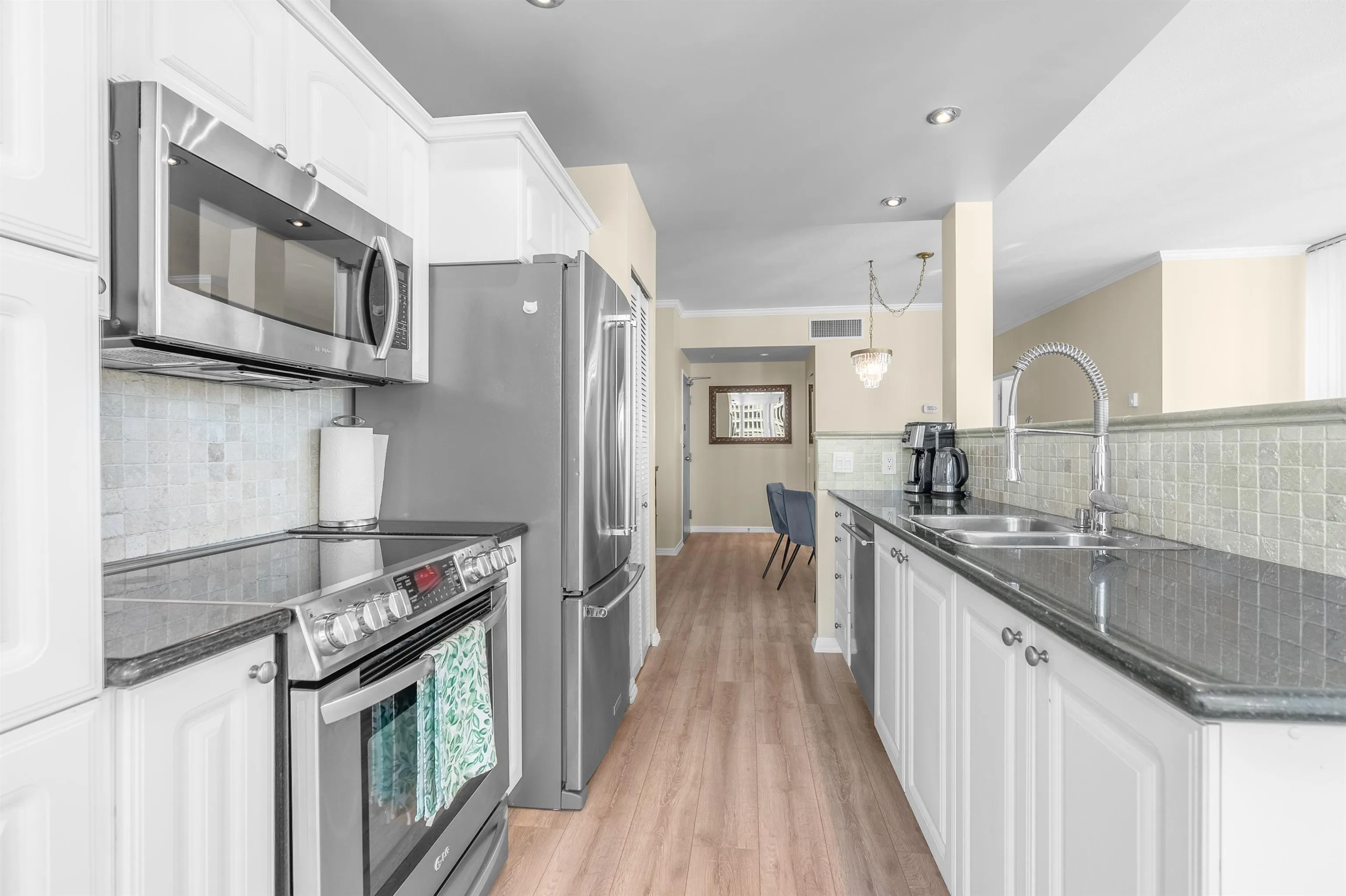 2702 1166 Melville Street