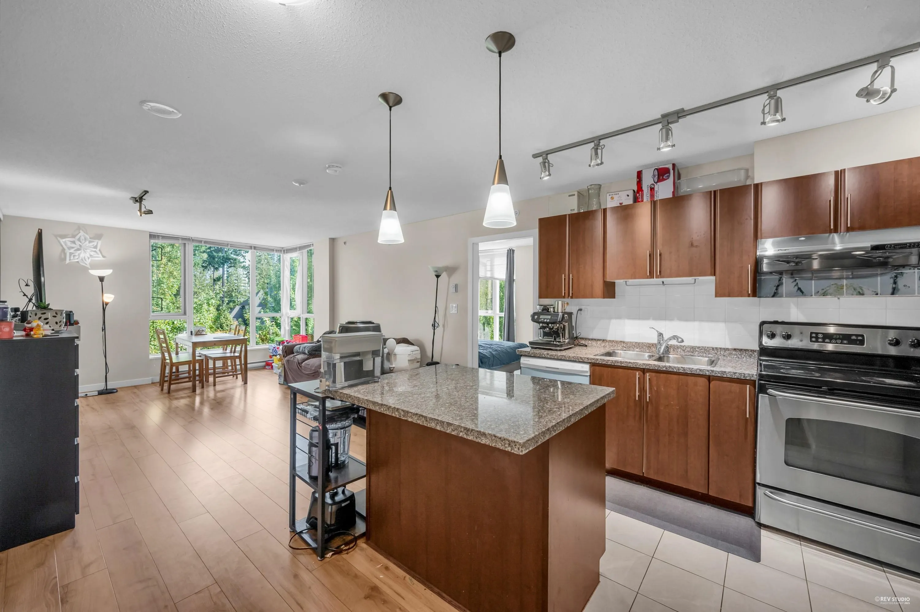 303 1178 Heffley Crescent