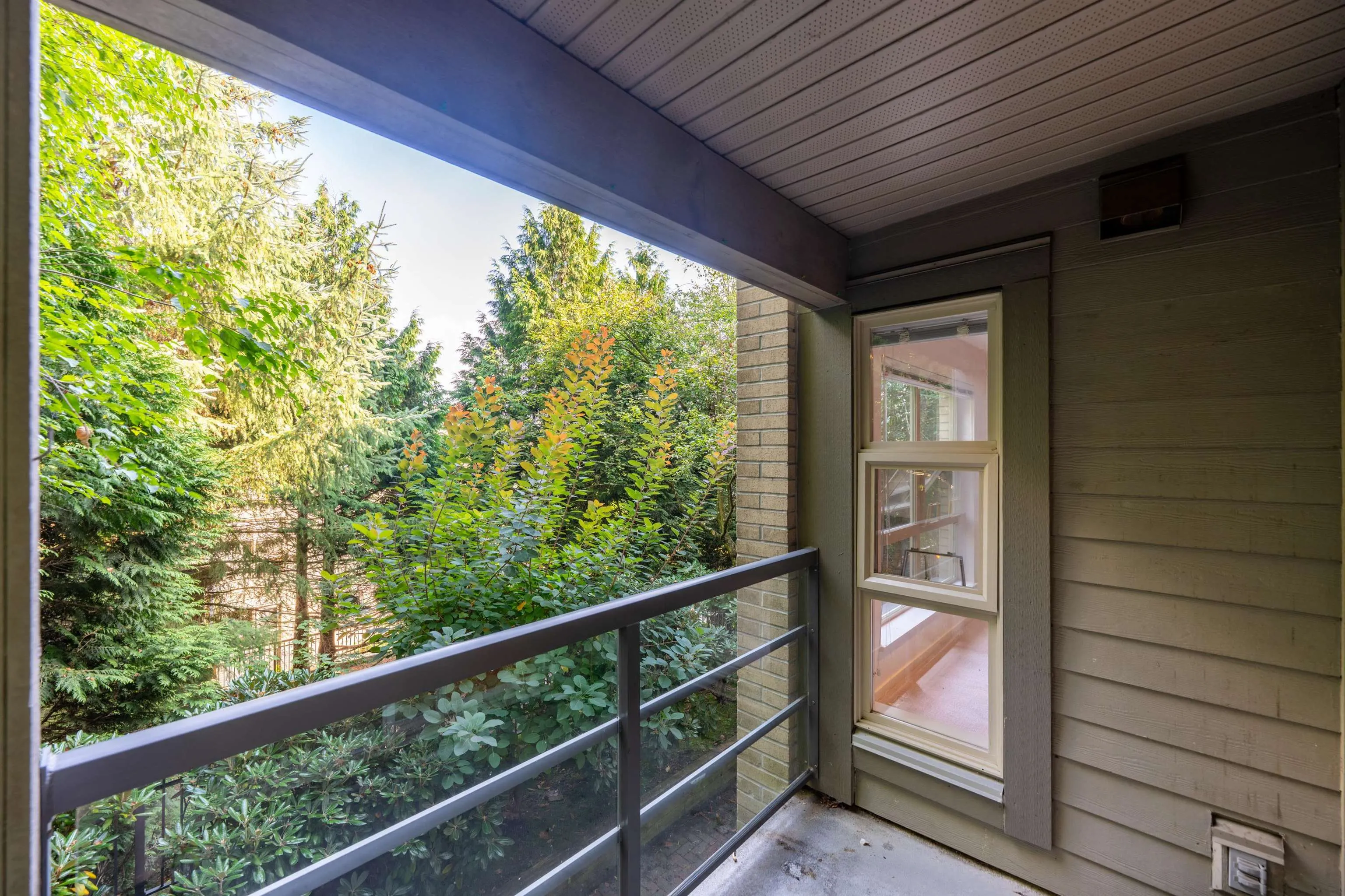 203 9329 University Crescent